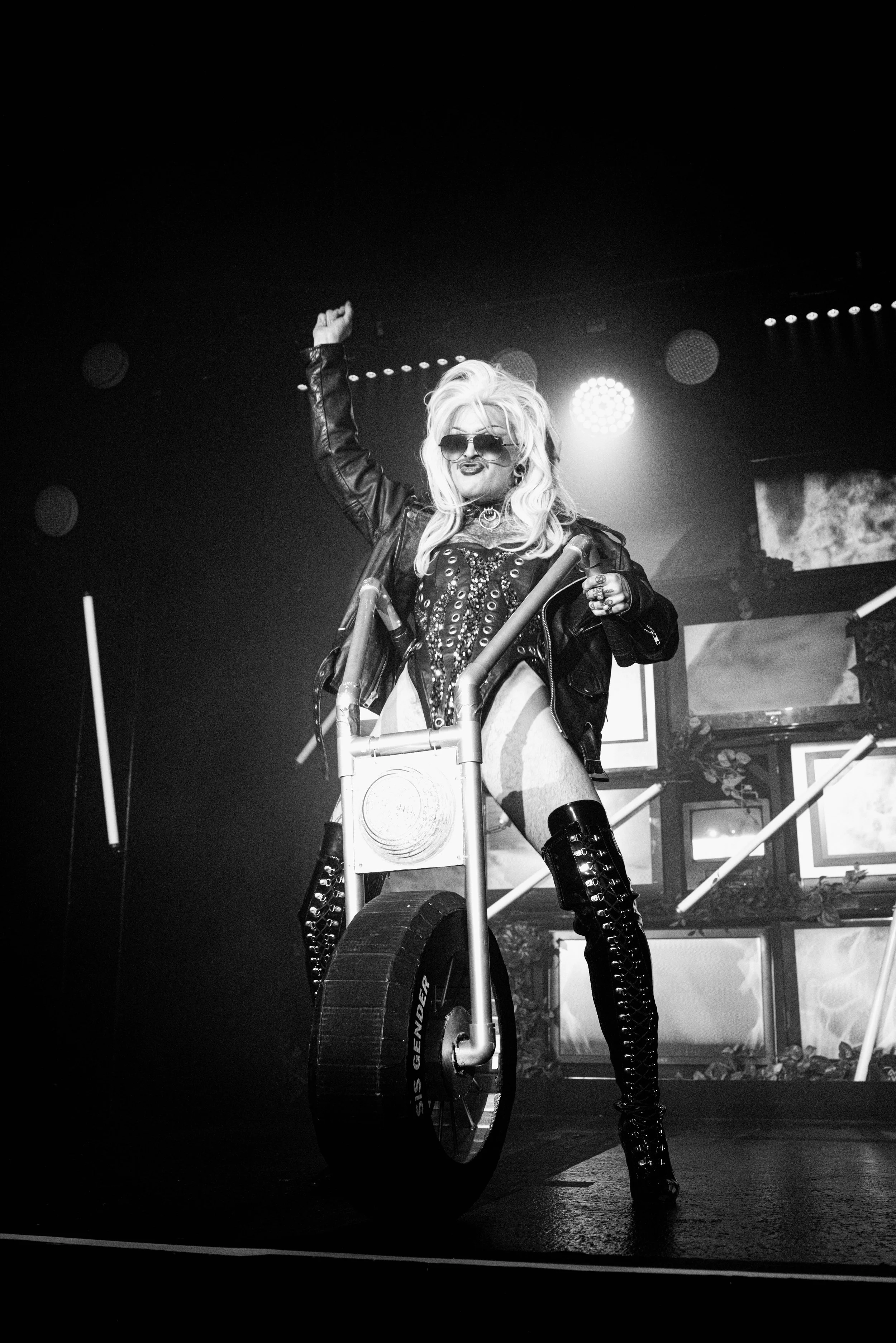 RIDE-may9-B&W-jesseRAYphoto-1686.jpg