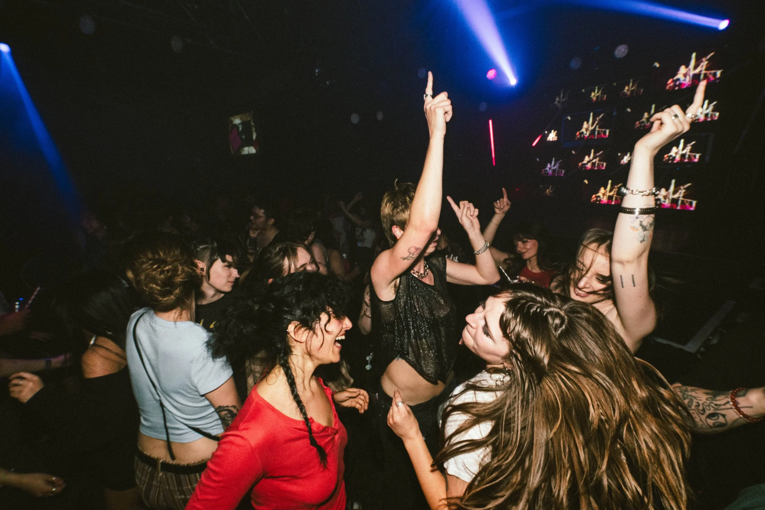 RIOTgrrrl-may8-jesseRAYphoto-2891.jpg