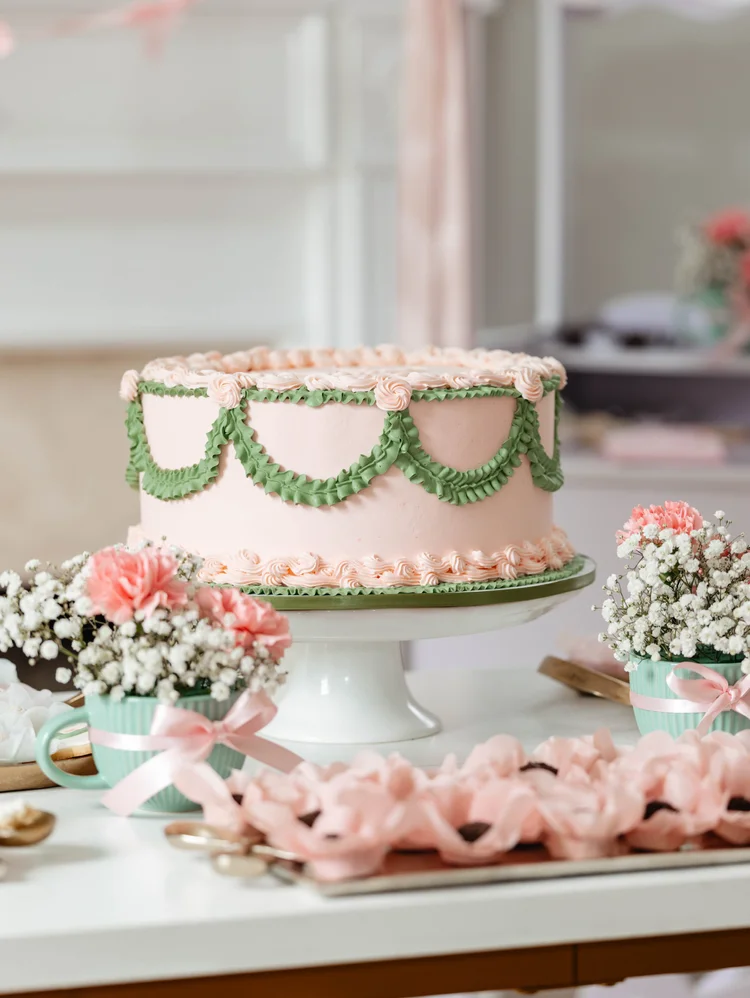 Pastel celebration cake and florals at Lorena and Tom’s baby shower