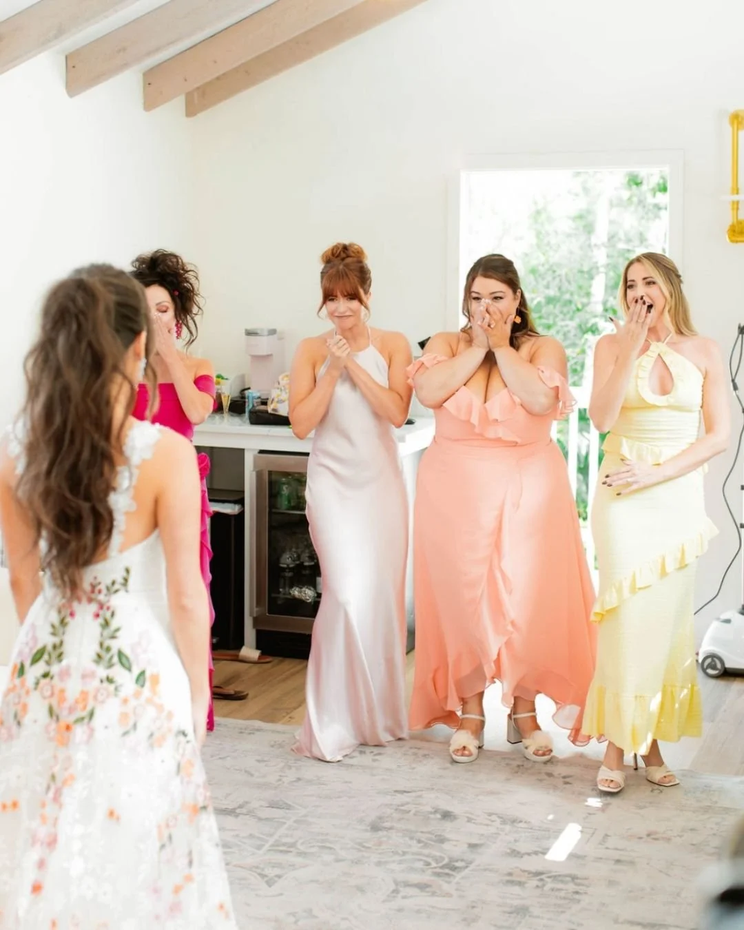 The kind of first look that deserves its own moment. 🤍

Your best friends have been there through the planning, the dress shopping, the countdowns, and every little moment leading up to this day. Getting to finally turn around and let them see you a