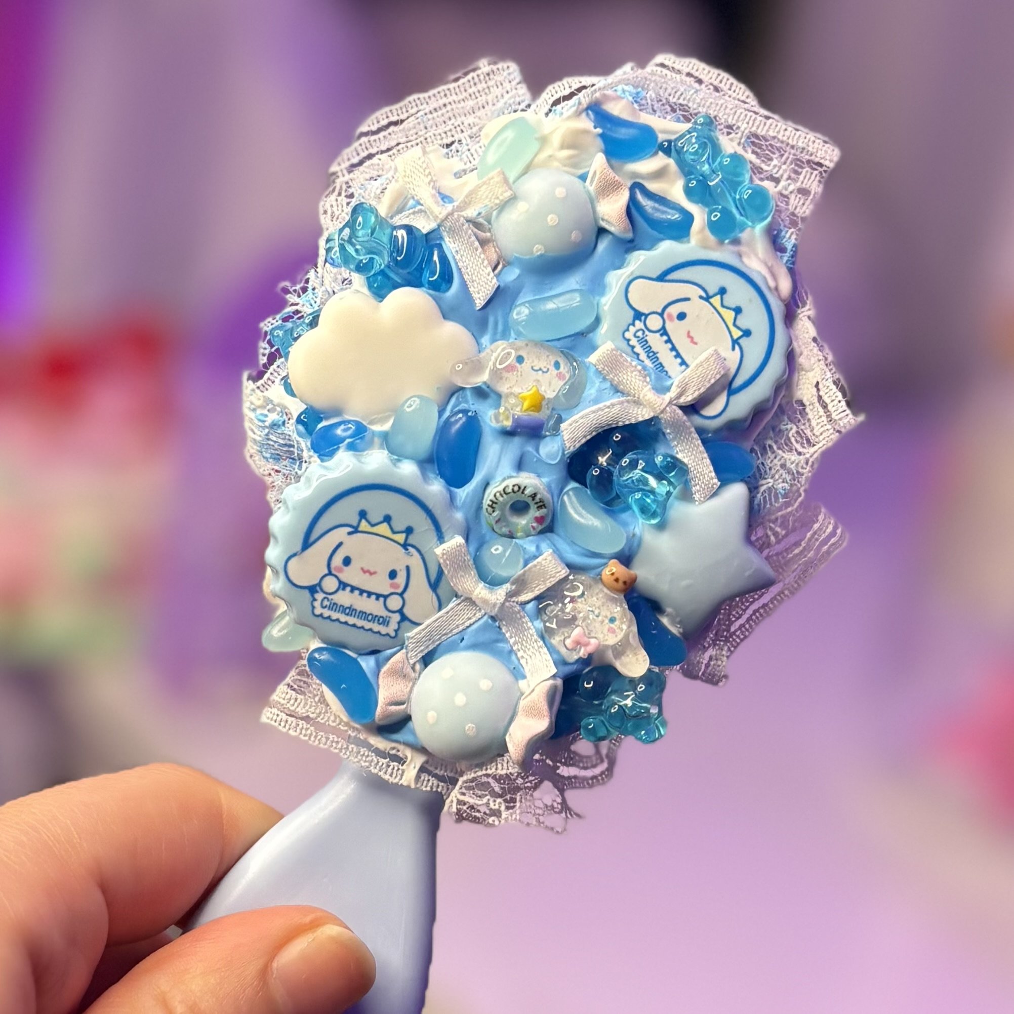 Cinnamon roll cake mini brush