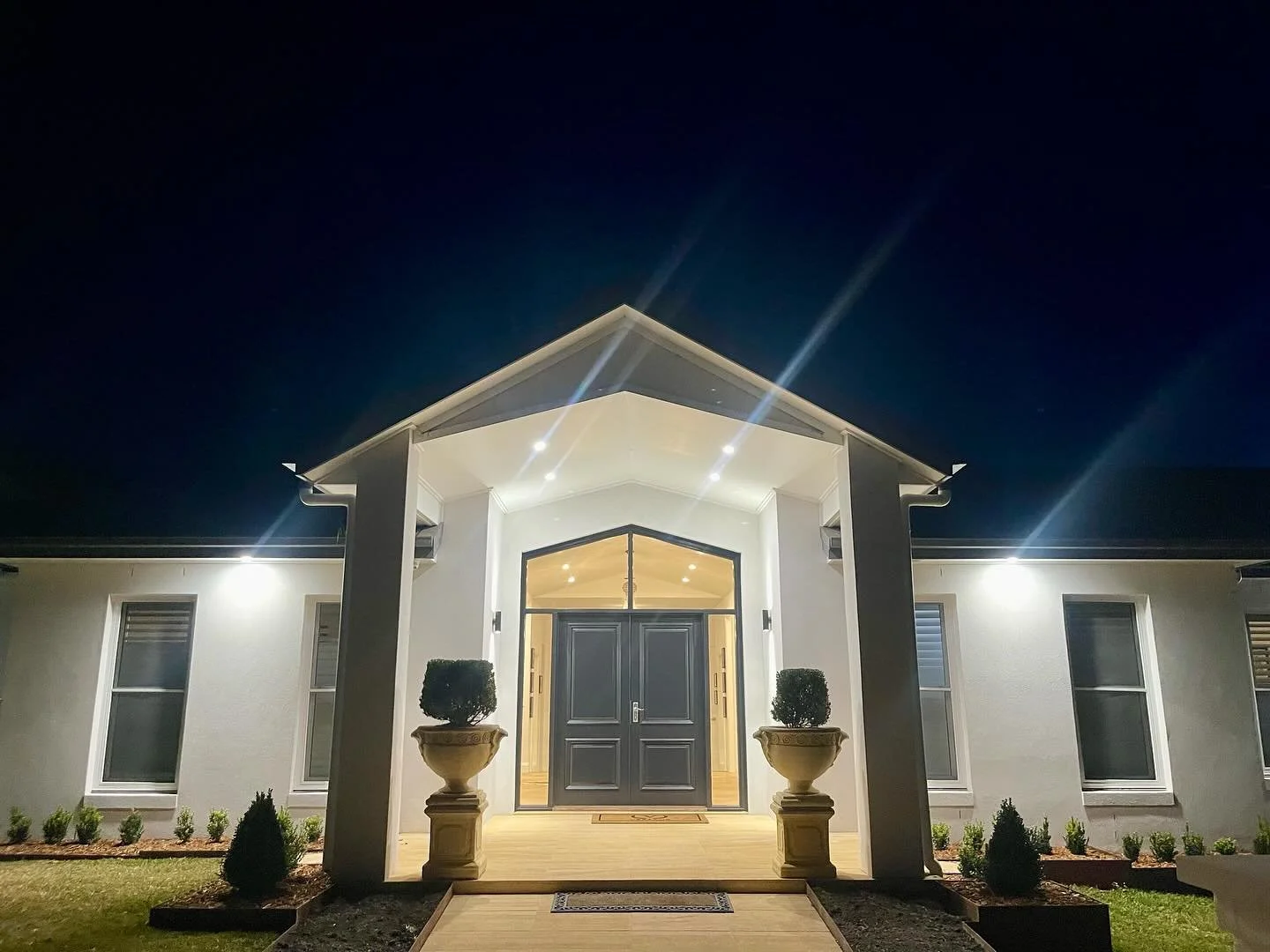 Design | Construct | Complete ✅

Southern Connect Electrical recently completed this stunning home featuring some of our best work ⚡️ 💡

Check it out and get in contact for all your lighting, power, data and security needs

📱 |  0448 487 357
📧 |  