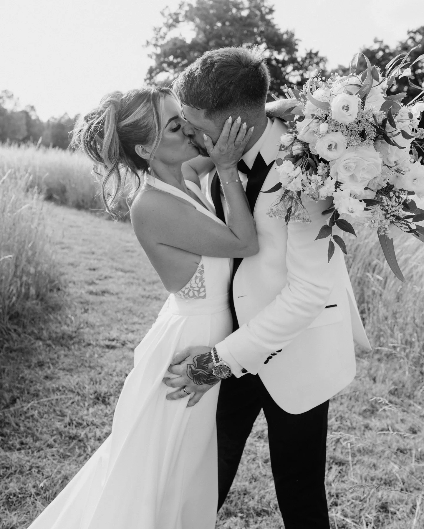 There&rsquo;s something about black &amp; white that feels timeless 🤍

When you take away the colour, all that&rsquo;s left is
the emotion,
the movement,
the way they look at each other. 🤍

Which one is your favourite &mdash; 1, 2, 3, 4, 5, 6 or 7?