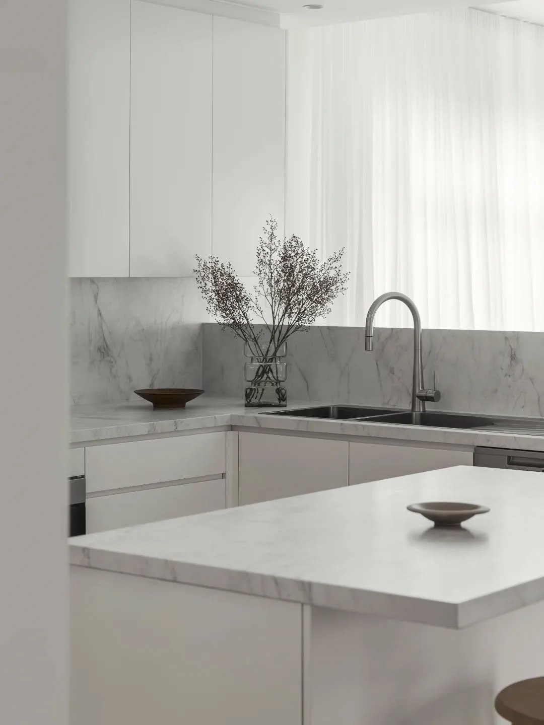 DUNDAS ST

Kitchen revamp with new stone from @auskstone_syd

Builder: @level_built
Interior Design: @kristymcgregor
Joinery: @goldeneaglekitchens
Curtains / Blinds: @_baylissblinds 

📸 @lulu_wells