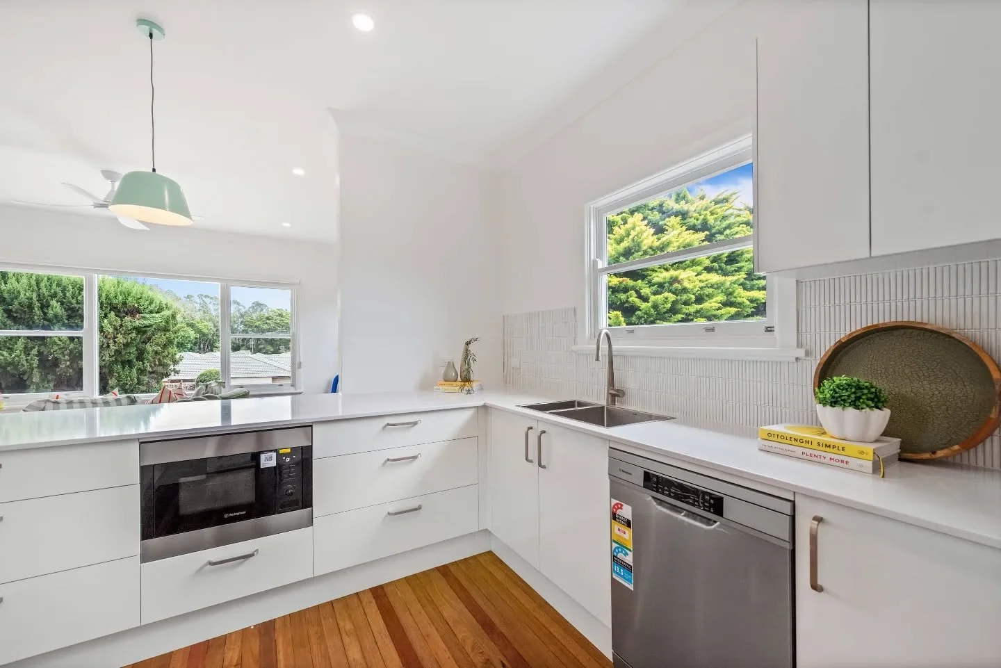 LAKE RD

New kitchen in the existing dwelling of this subdivision project. Featuring original floorboards found under the old vinyl floor.

Joinery: @kostel_kitchens_bathrooms 
Floors: @_flooring2perfection_