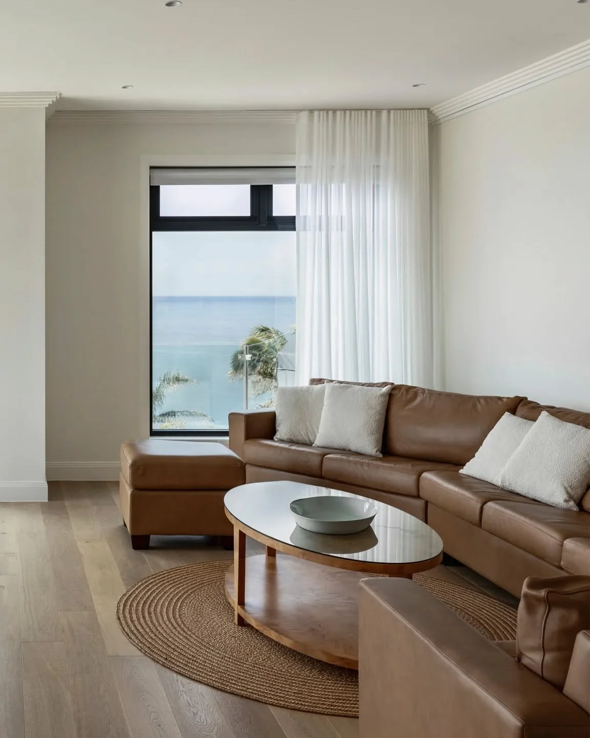 DUNDAS ST

Fresh floors and walls for a renewed room with a view.

Builder @level_built
Interior Design @kristymcgregor
Flooring @_flooring2perfection_
Curtains / Blinds @_baylissblinds

📸 @lulu_wells