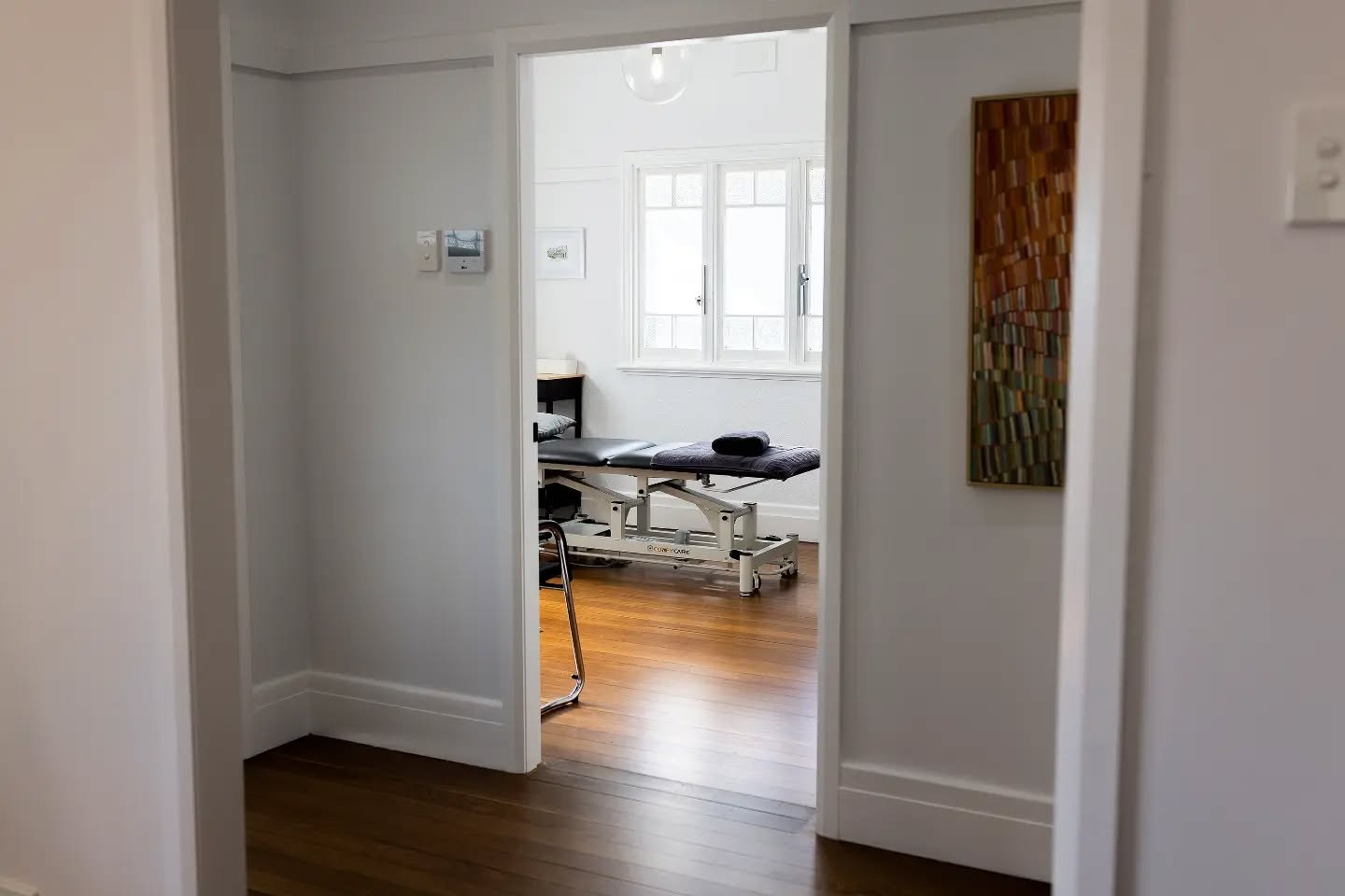 HAYWARD ST | Commercial Renovation

New treatment, staff and training spaces for @haywardstreetphysio while keeping the building's original character in tact.

📸 @lucyhumphriesphotography

&bull;

#physiofitout #commercialconstruction #portmacquarie