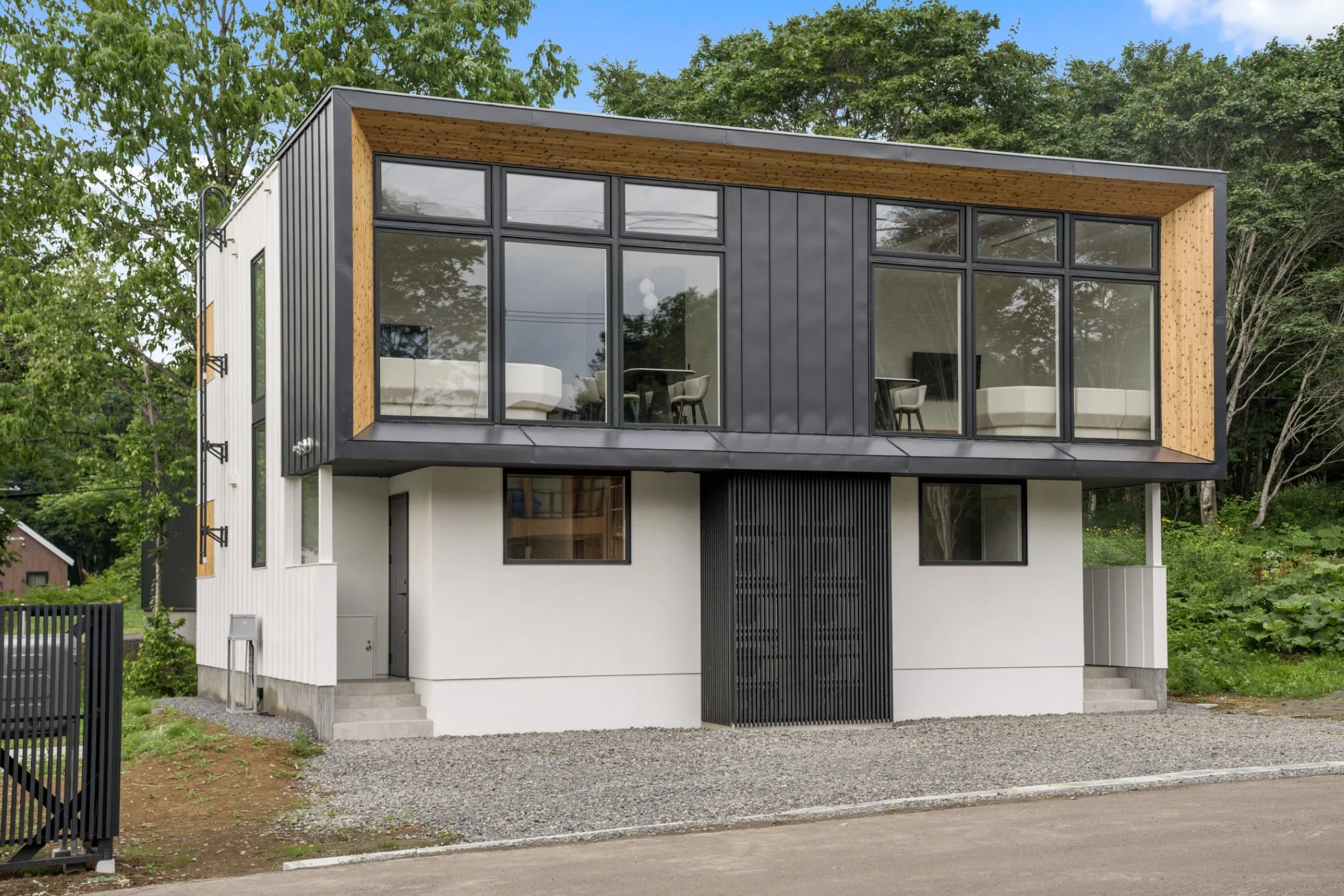 Hikari Hanazaki - Niseko Real Estate Photography