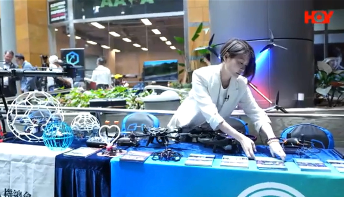 翱驊創意 與香港本地學生及藝術家合作無人機群演 盡現低空經濟的發展潛力