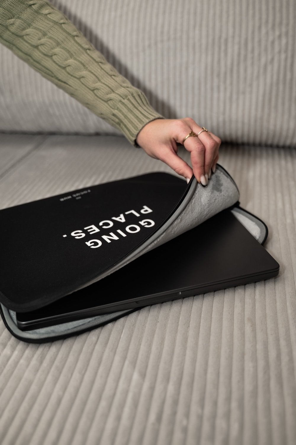 LAPTOP CASE-02 copy.jpg