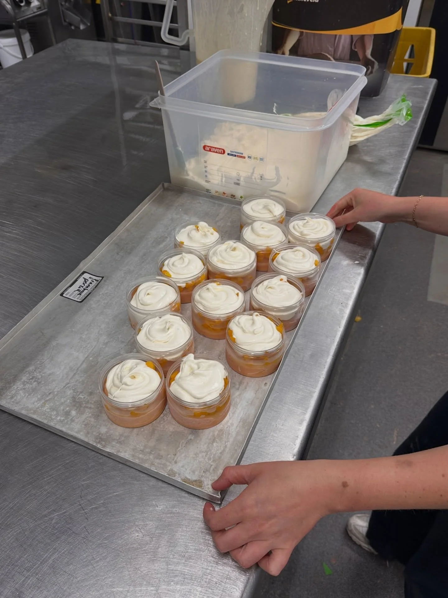 Achter de schermen van onze perzik-vanille sorbet 🍑🍦