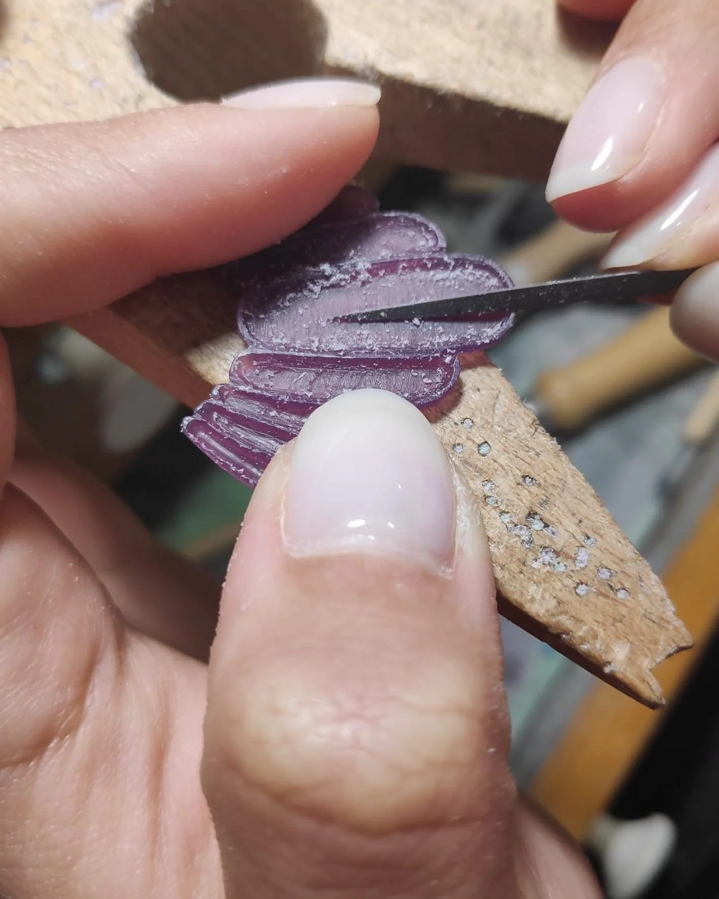 🐝 carving new pieces
#wax #waxcarving #jewelry #silversmith #joias #cera #earrings #brincos #makersgonnamake