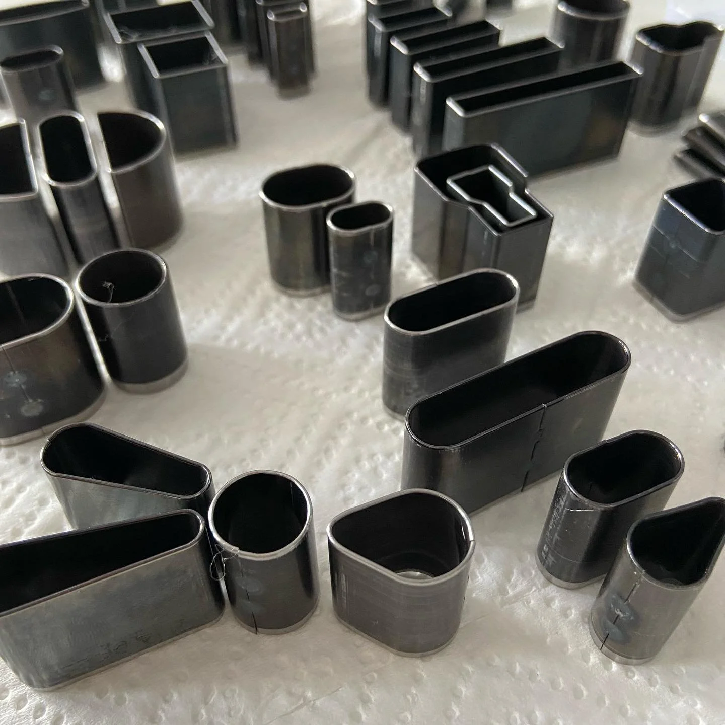 ✂️✏️
Still #prototyping and #improvising with some shape #cutters
***
Ainda a &ldquo;prototipar&rdquo; e inventar com formas e cortantes