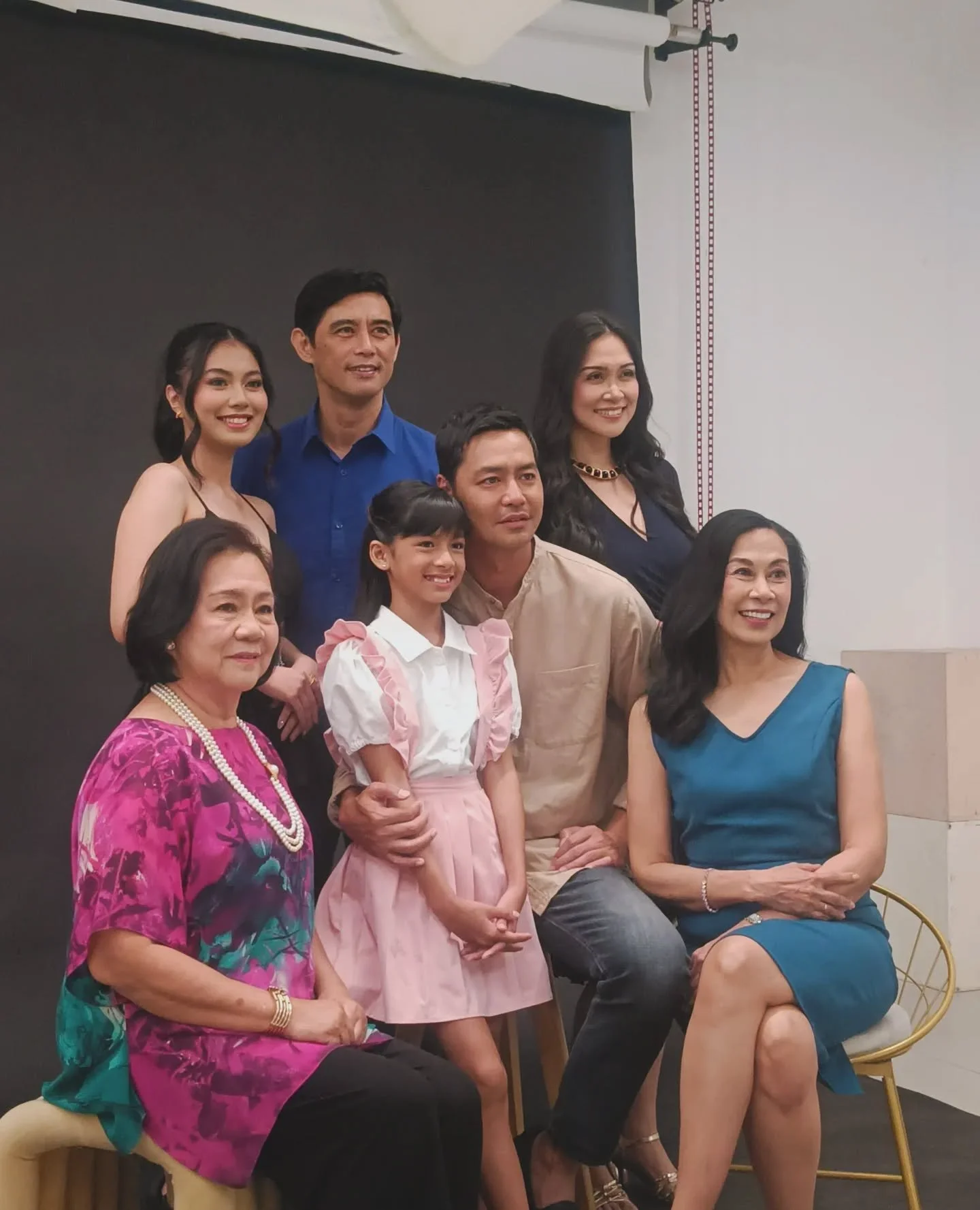 The De Dios family, in happier days? Isang kwento ng pamilya, at kwento rin ng maraming kababayan. Please watch &quot;How to Get Away From My Toxic Family,&quot; still showing at select SM Cinemas nationwide!

💄: @markhmua