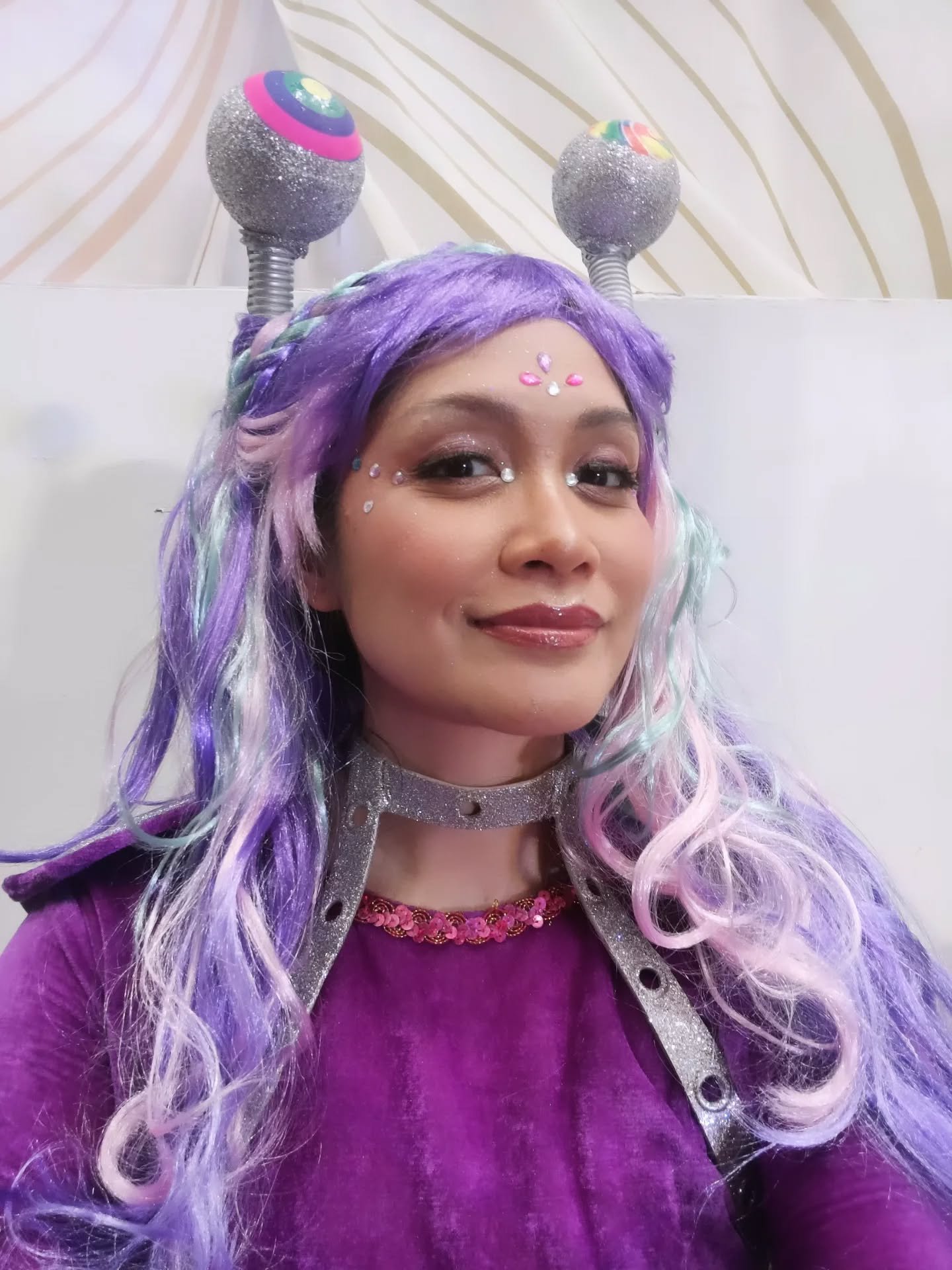 Minsan Fairy Queen, minsan Intergalactic Alien. Thank you for fulfilling my cosplay dreams @makebelieve.ph 🩷🌠🛸 #makebelievemagic