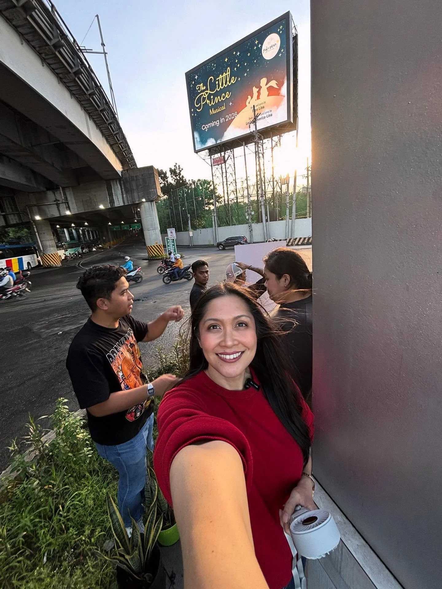 I was contemplating on the perfect anniversary gift when this generous surprise from the Universe fell on my lap. Nag on cam talent lang ako, may LED billboard spot na? Thank you @lunetaadvertising 😭😳🤩🥹💕💕💕

This feels like a confirmation and b