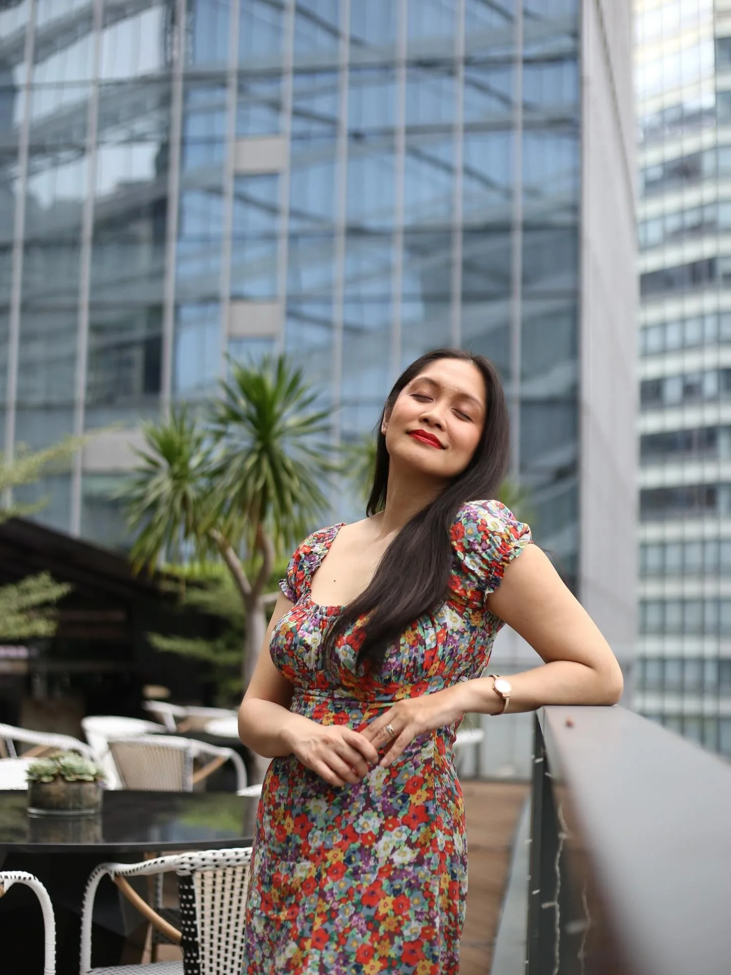 Delulu dreaming. ✨ Thank you to the Queen of Slay @kimilulifecoach for having me host your Manifeslaytion gathering, and for the opportunity to have photos taken with your awesome photographer, Karl!