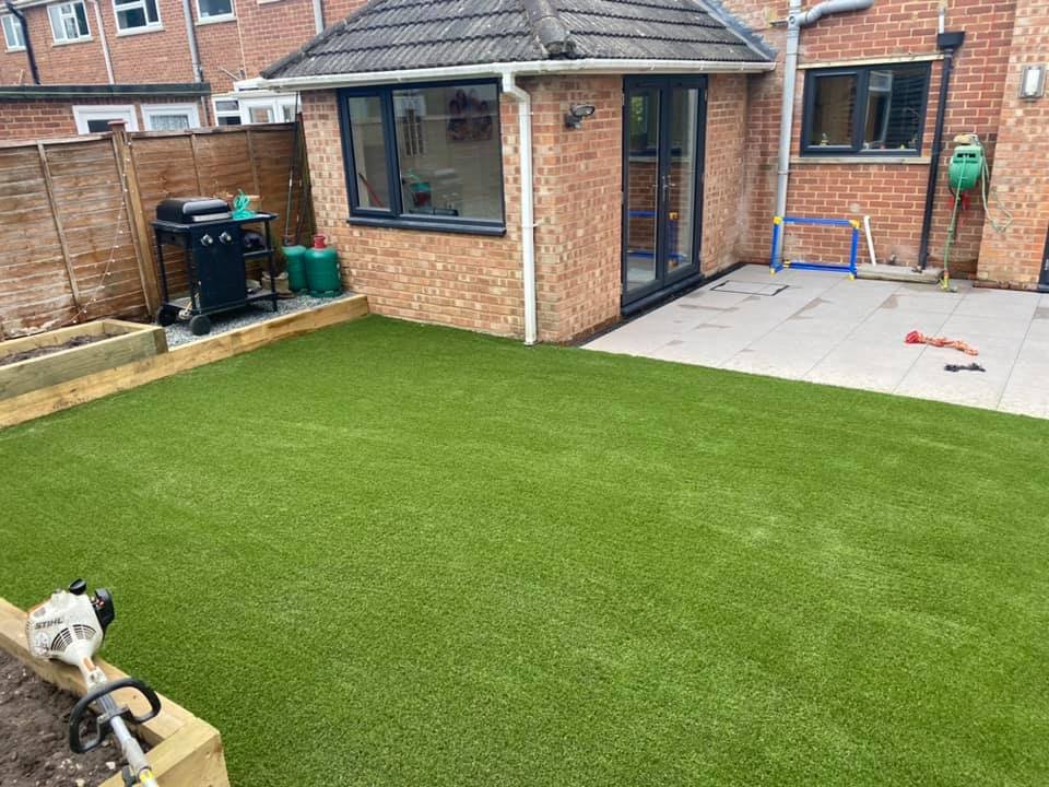 Garden makeover – (Artificial grass, planters and paving)