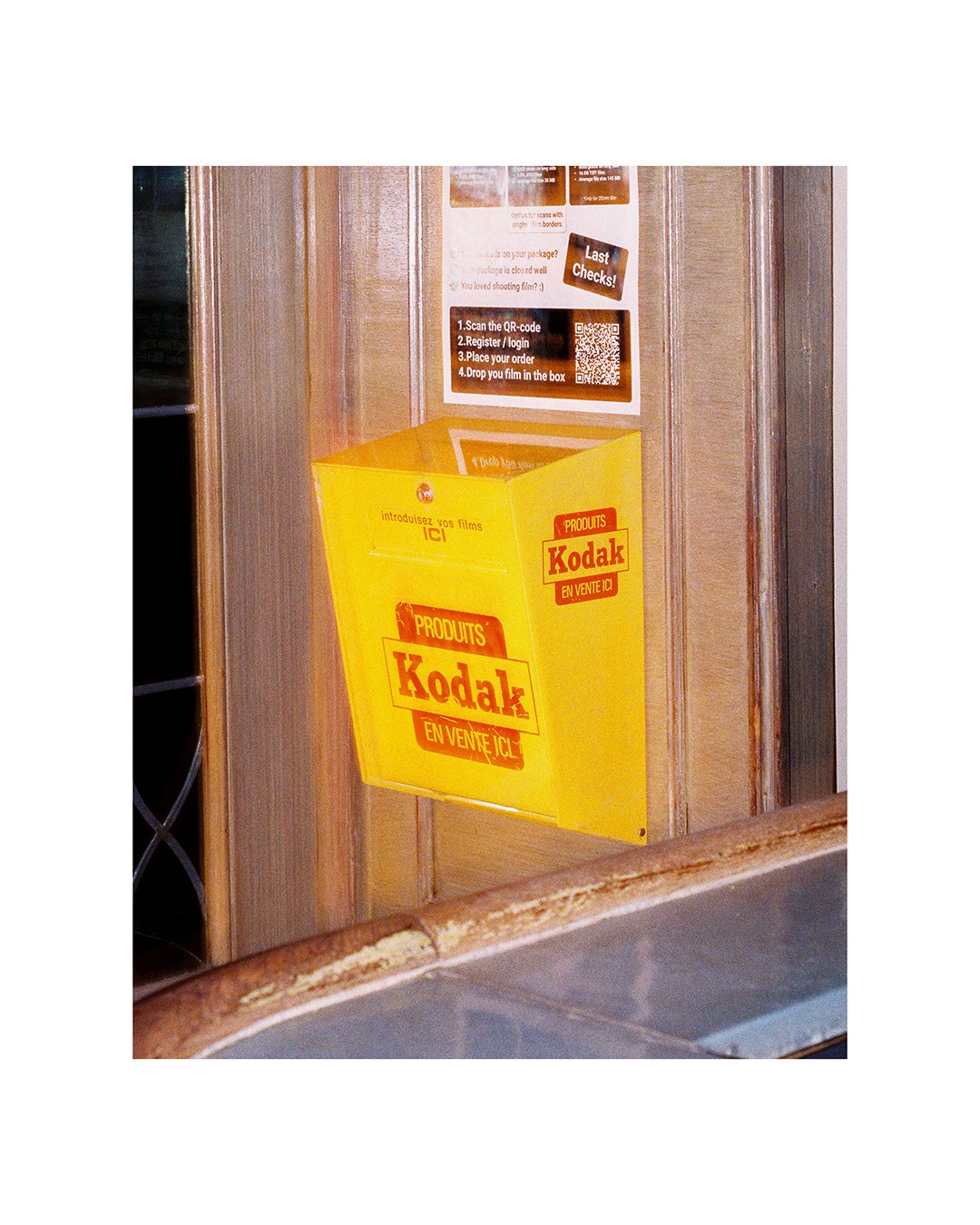 🚨EBEN BETTER NEWS!!🚨

You can now drop your film in our second brand new vintage dropboxes. Put your rolls or disposables cameras in a bag or envelope, include your name, follow the instructions and drop them in KORTRIJK @het_textielhuis thanks to 