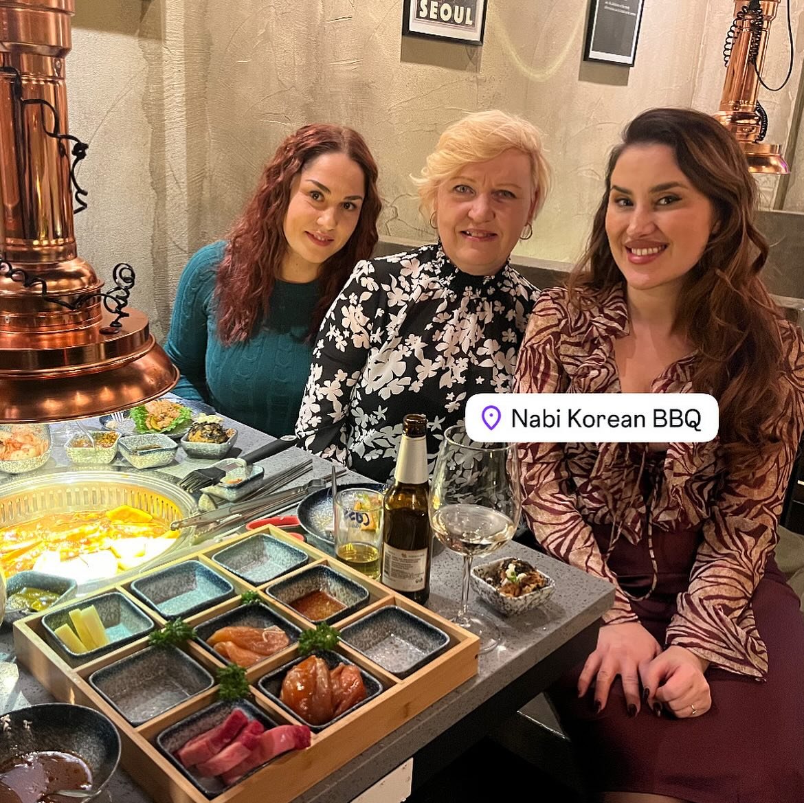Viikonloppuna p&auml;&auml;stiin viett&auml;m&auml;&auml;n Hiushuone Harmonyn ensimm&auml;isi&auml; pikkujouluja✨K&auml;ytiin maistelemassa korealaisia barbeque herkkuja @nabikoreanbbq ja kilistelem&auml;ss&auml; v&auml;h&auml;n kattojen yll&auml; ✨ 