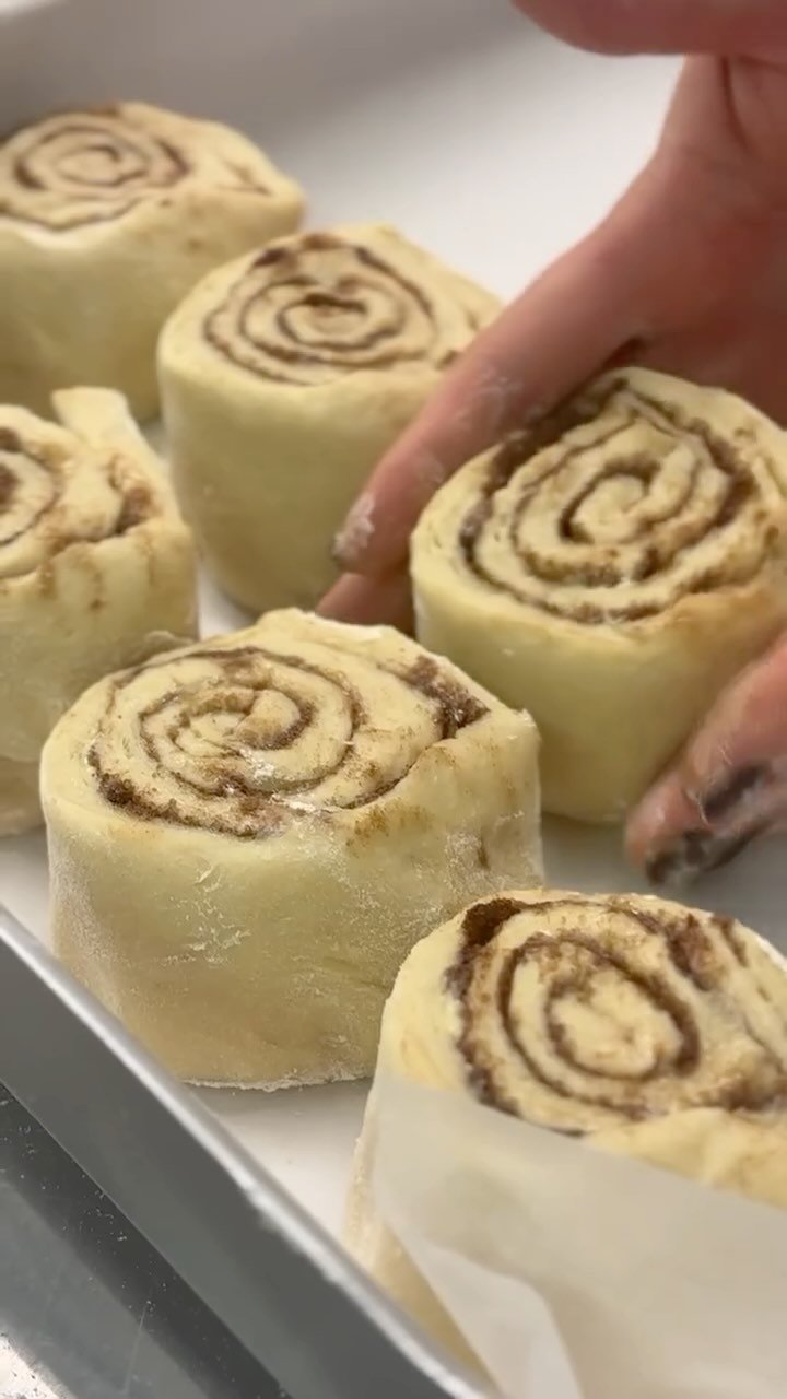 Follow us along as we make cinnamon rolls at fresh at the bakery 👩‍🍳
As the seasons are changing, and it’s getting colder outside… cinnamon rolls are the perfect comfort food 🫶🏼
We have spent countless hours perfecting our recipe