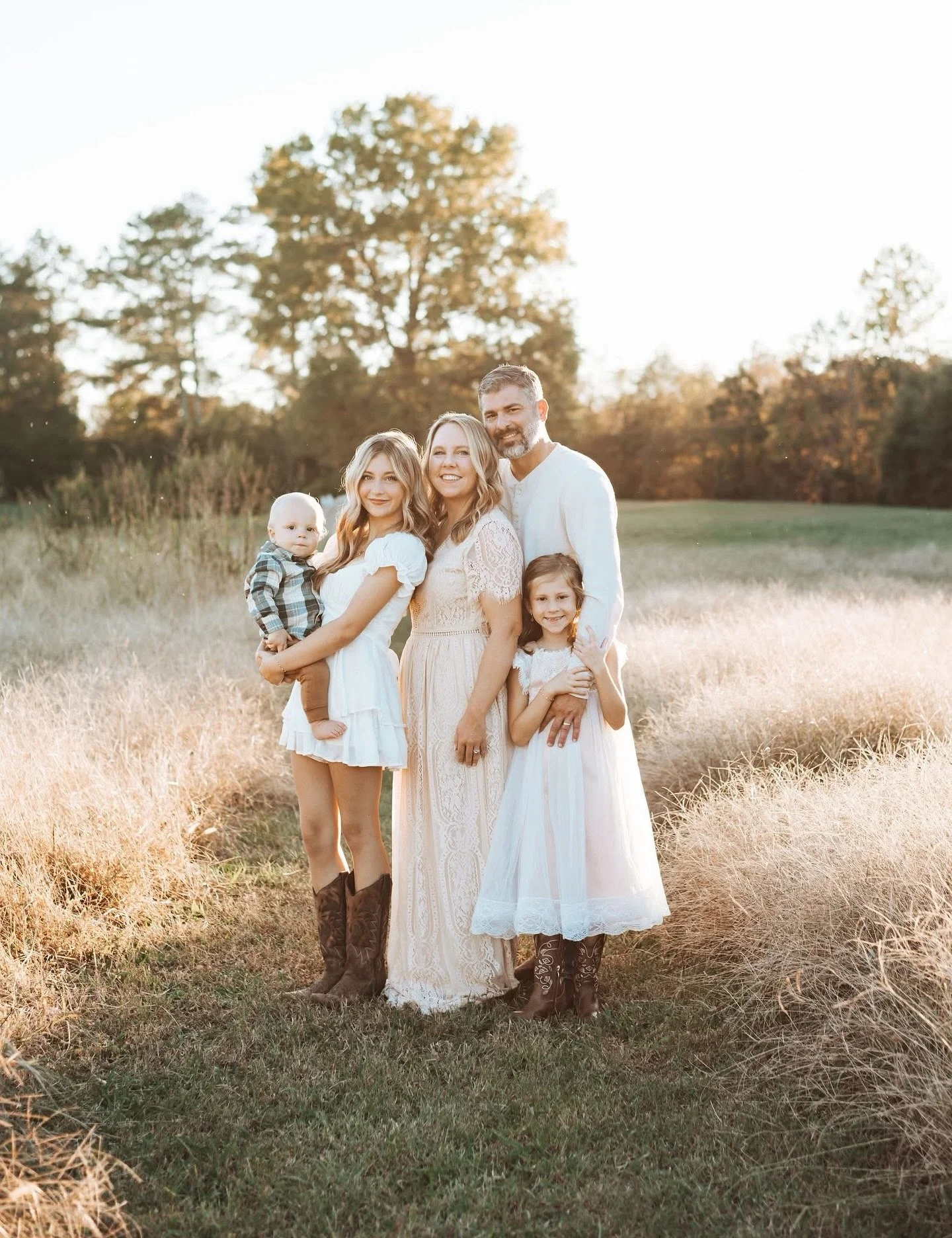 Looking for a timeless backdrop for your next photo shoot? Look no further. Minnie&rsquo;s front porch is full of Southern charm &mdash; the perfect spot for senior portraits, family photos, and everything in between. The soft light, vintage details,
