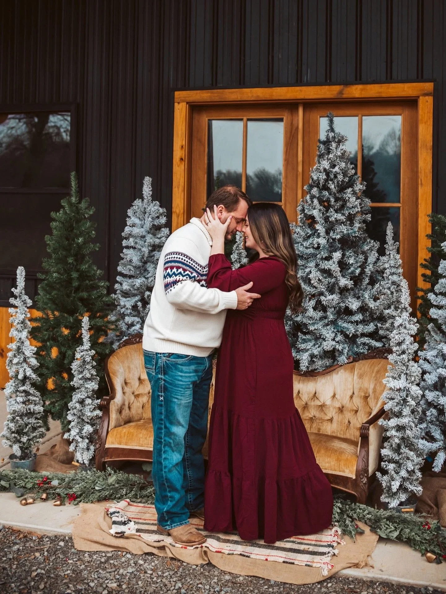 Our black modern barn dressed for Christmas is pure magic this time of year&hellip; cozy textures, timeless greenery, and the most beautiful neutral backdrop for holiday memories you&rsquo;ll treasure forever.

Only two more weekends until Christmas,