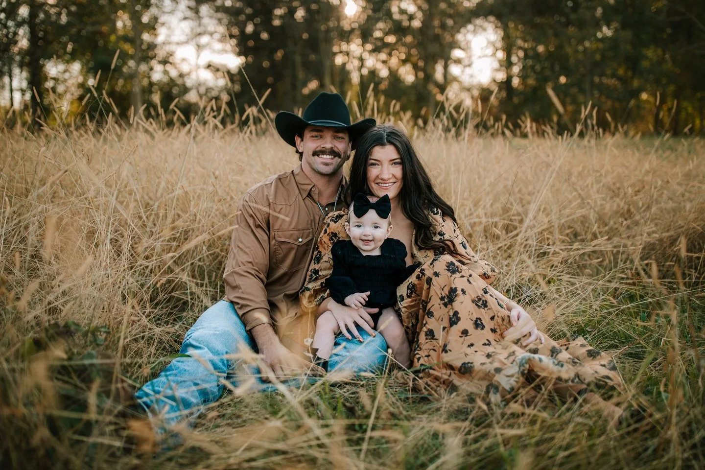 One of our favorite things about The Daffodil Farm&hellip; those gorgeous, tall, flowing fields of warm brown grass 🤍
There&rsquo;s nothing worse than arriving at one of your favorite photo locations only to find everything freshly mowed and strippe