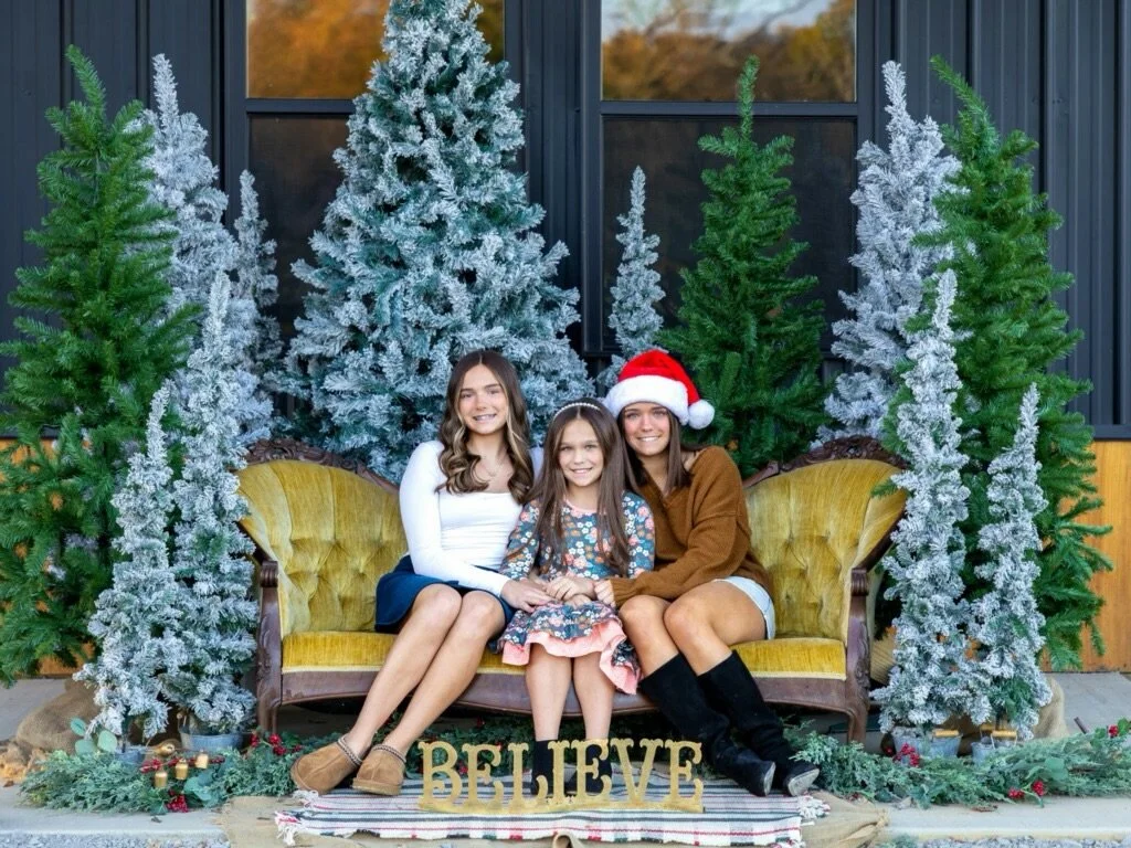 We truly can&rsquo;t believe Christmas is only a few days away&hellip;
This magical holiday setup on our black vintage barn has been so special, and we&rsquo;re already feeling a little emotional about saying goodbye to twinkling lights, cozy texture