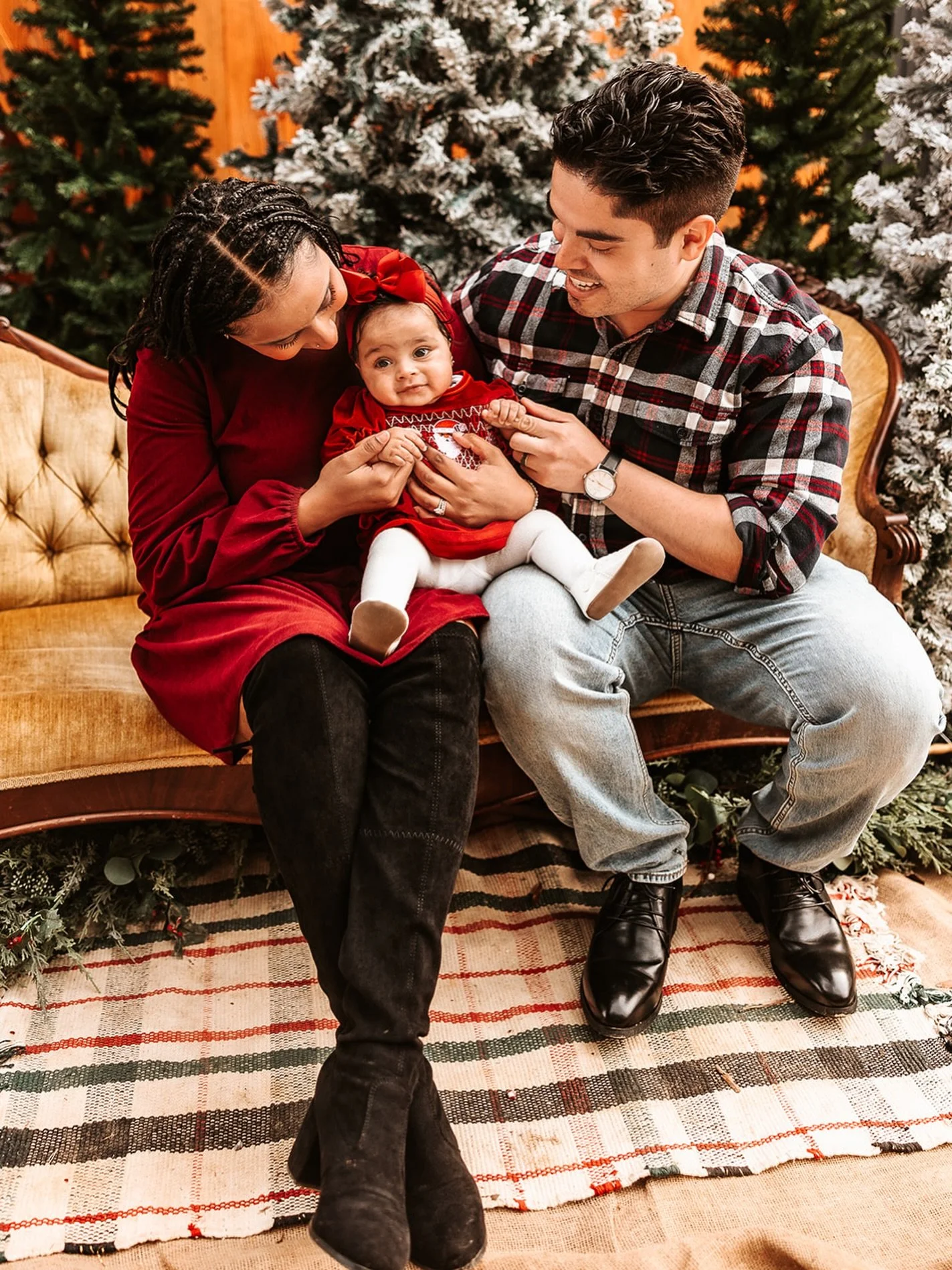 Only a little bit longer before our holiday setup is tucked away until the 2026 season&hellip; ✨
If you&rsquo;ve been dreaming of cozy, festive photos, now is the time.

Booking now for holiday sessions!

📅 By appointment only.
📍 The Daffodil Farm 