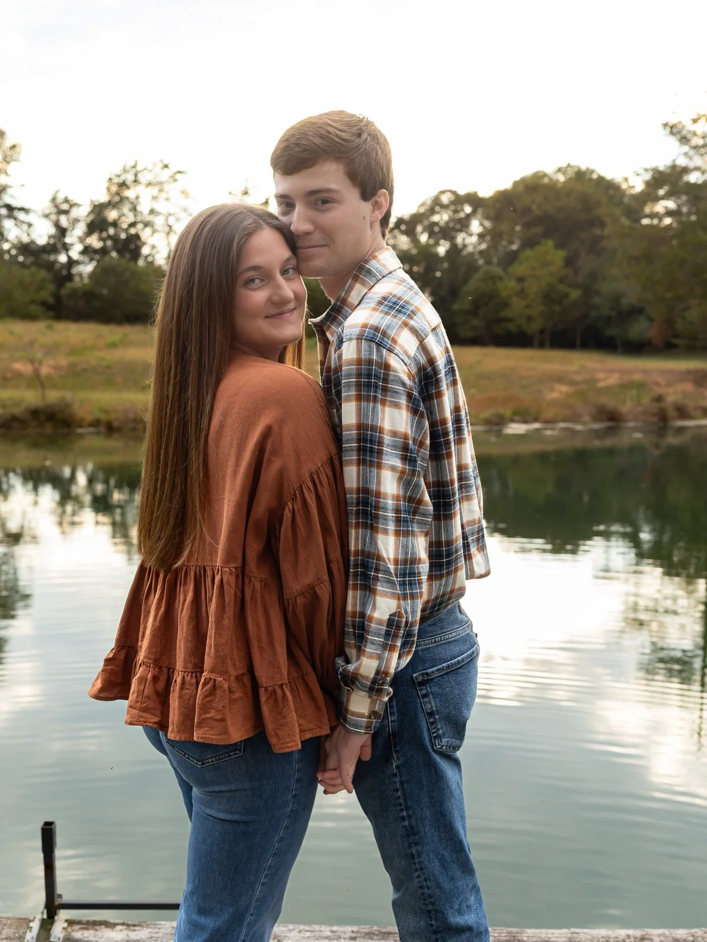 There&rsquo;s something about slowing down by the water&hellip; just the two of you, soft light, and a moment that feels like it belongs only to you. Our dock overlooking the lake is one of those places where connection comes easy and love feels effo