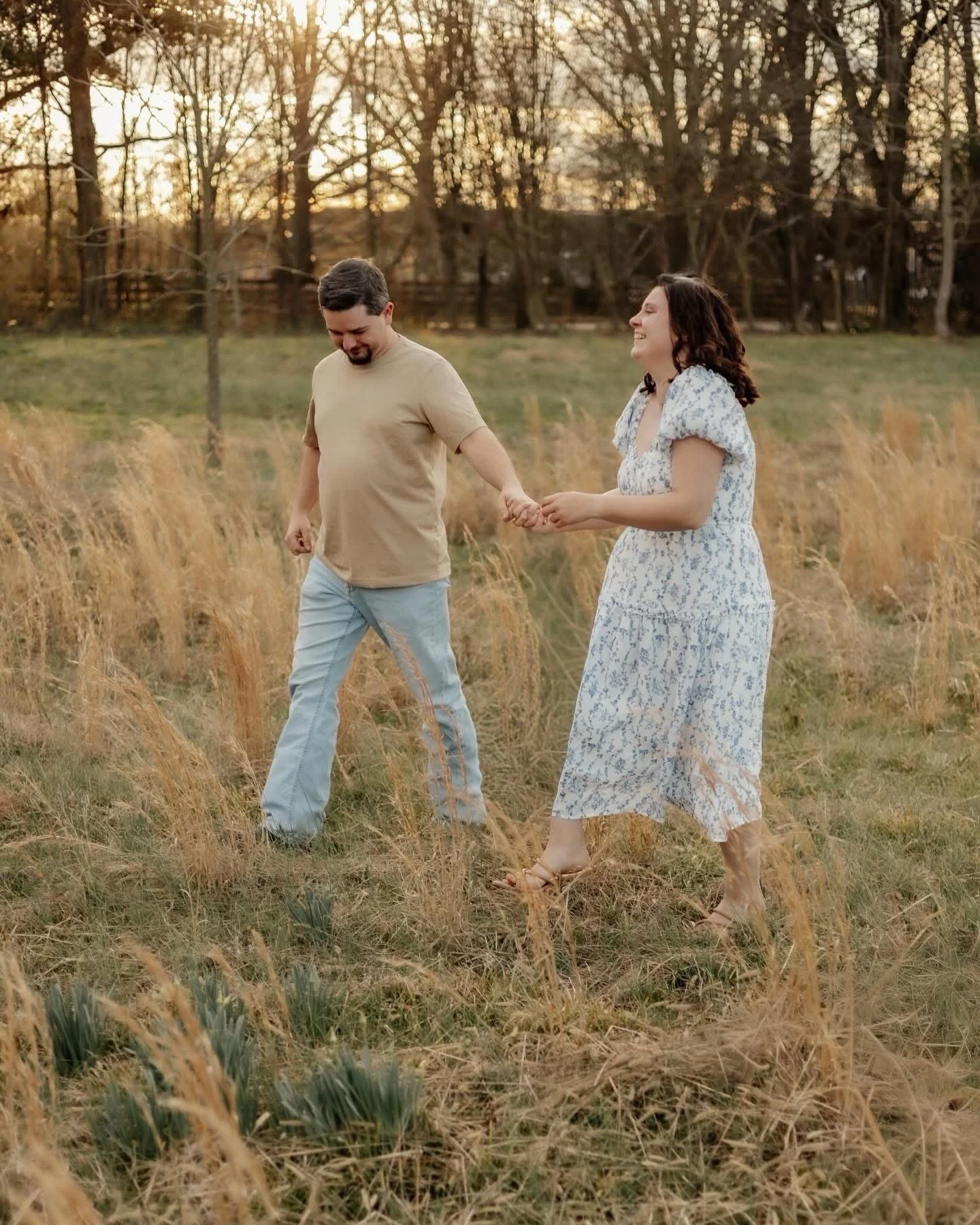 There&rsquo;s something about walking hand in hand through open fields that just feels timeless&hellip; quiet&hellip; steady&hellip; yours.

The simplest moments always end up being the ones you hold onto the longest. 🌾

Booking now for spring sessi