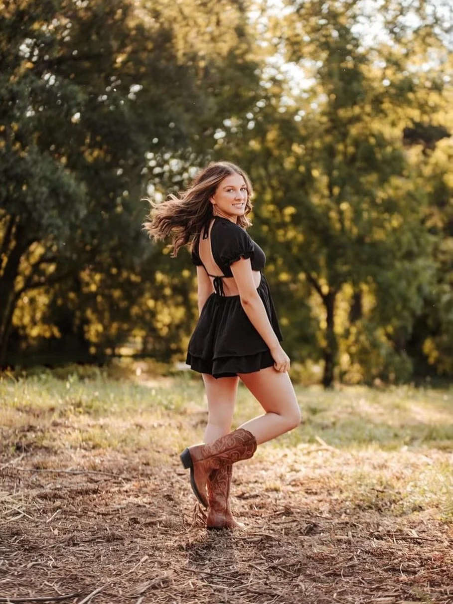 Seniors, this one&rsquo;s for you 🤍

We absolutely love seeing seniors bring their personalities to The Daffodil Farm. From wide open golden fields to our tucked-away little hidden gems, there are so many incredible backdrops to make your session fe