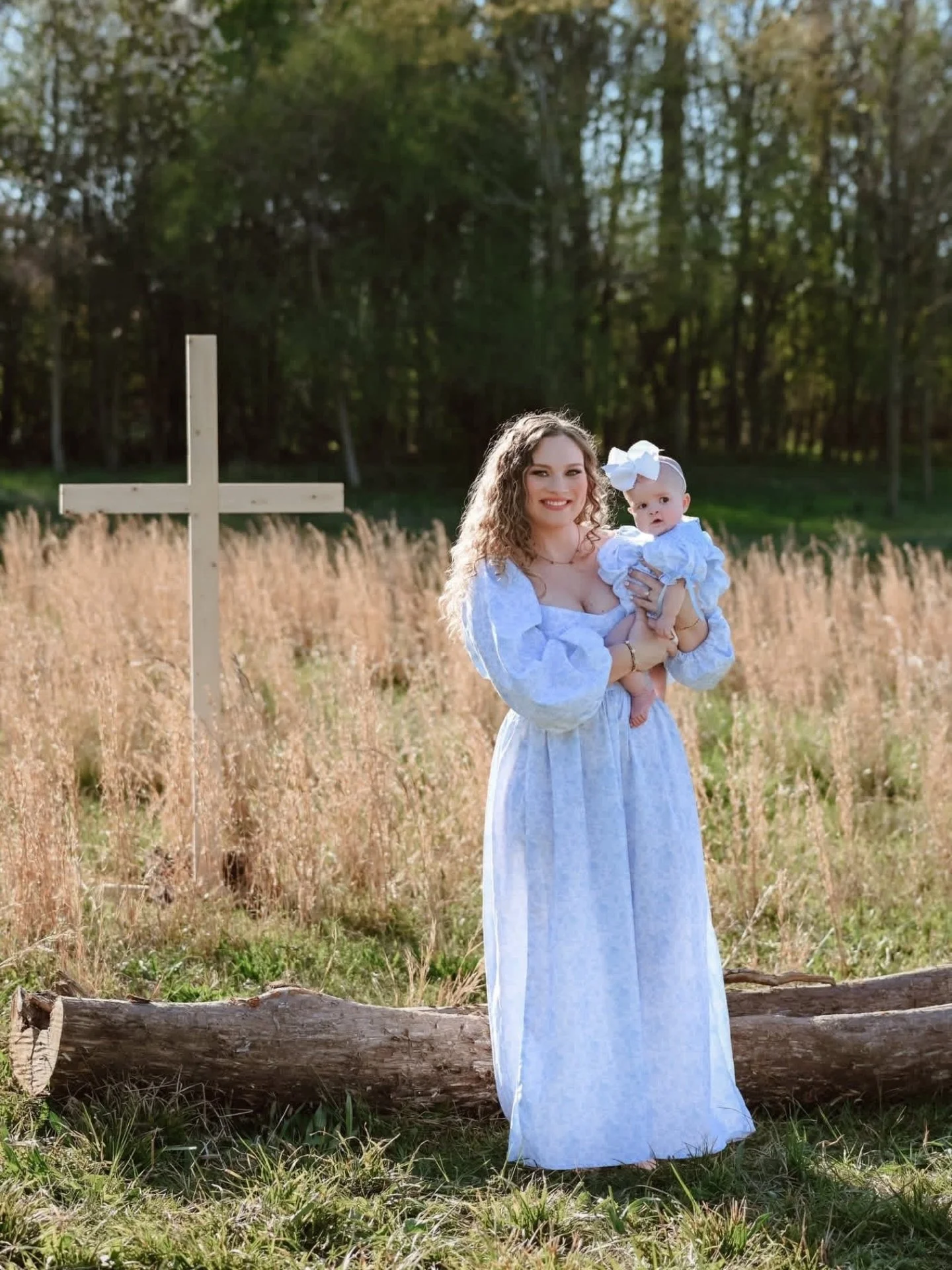 Wide open fields, golden light, and endless possibilities&hellip; this is where your vision gets to come to life 🤍

One of our favorite things about The Daffodil Farm is how customizable each session can be. Whether you&rsquo;re dreaming of somethin