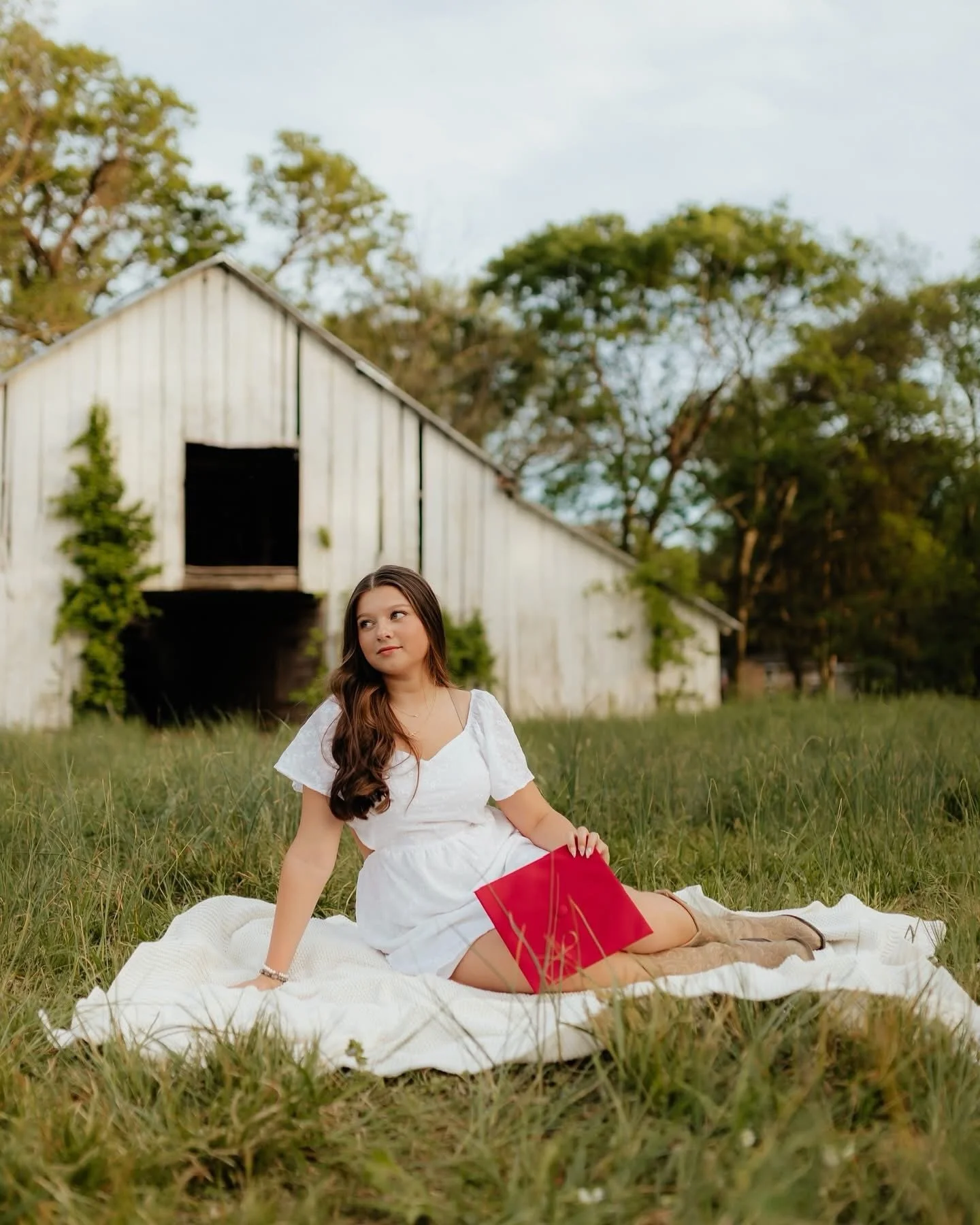 Class of 2027&hellip; your senior year will be here before you know it. 🎓

Now is the perfect time to get a jump start on your senior photos and start planning the session of your dreams.

If you&rsquo;re looking for a photographer, we are lucky to 