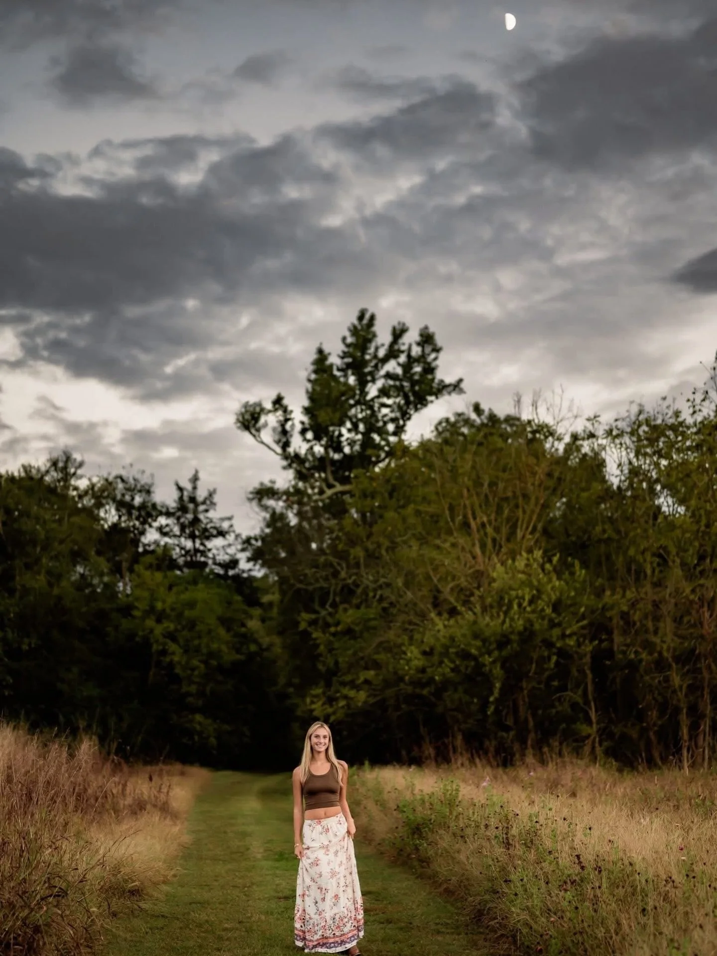 Don&rsquo;t let cloudy skies stop you from creating something magical. ☁️✨

These stunning senior photos are proof that you don&rsquo;t need perfect sunshine to get incredible images. And if you look closely, you&rsquo;ll even spot the moon making a 