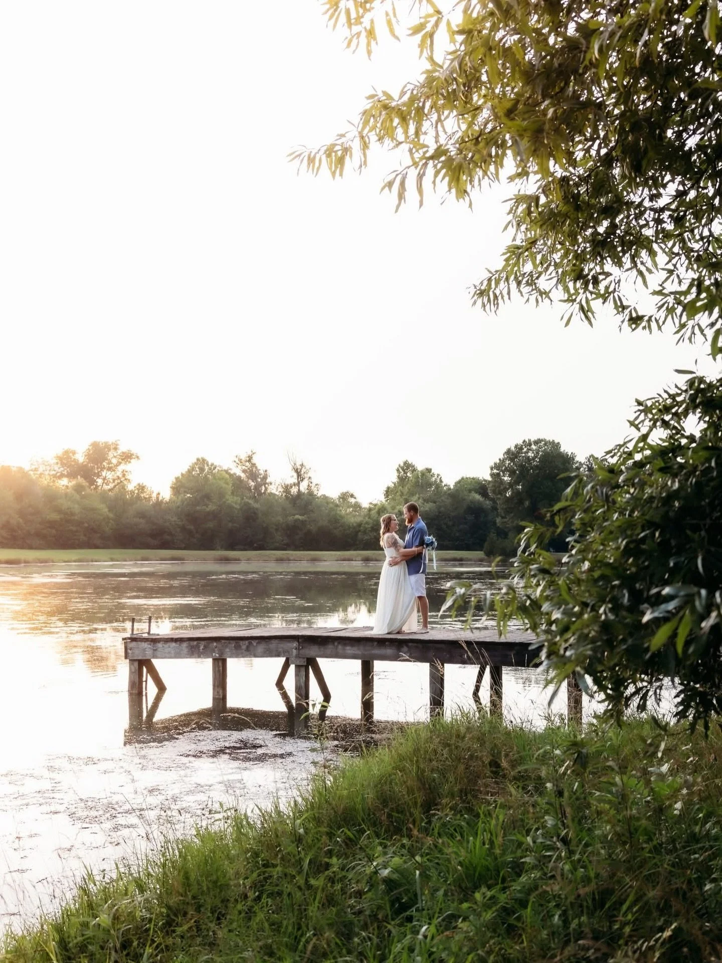 There&rsquo;s just something about golden hour by the water. 🌅

Our dock overlooking the five-acre lake is one of those timeless spots that photographs beautifully in every season. Whether you&rsquo;re planning family photos, seniors, couples, or br