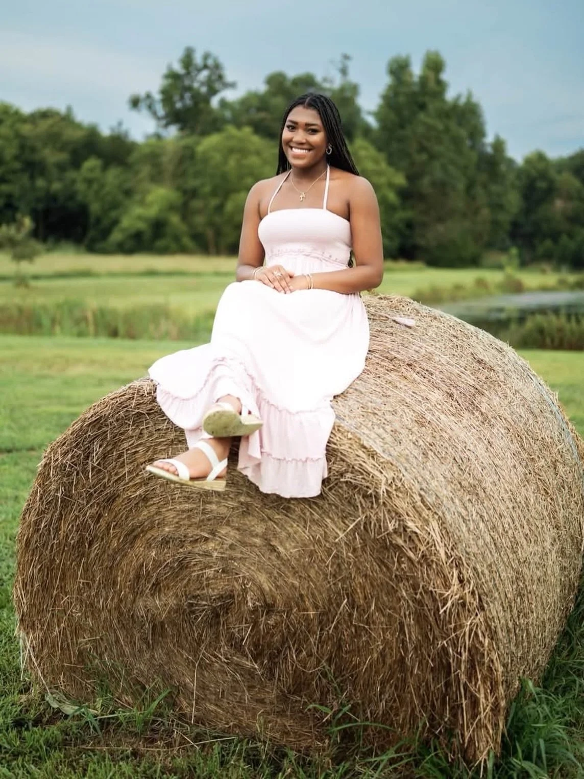 Class of 2027, this one&rsquo;s for you! 🎓✨

Senior year is such a huge milestone, and we love getting to be a small part of capturing it! Whether you&rsquo;re celebrating your final year or getting a head start on senior photos, The Daffodil Farm h