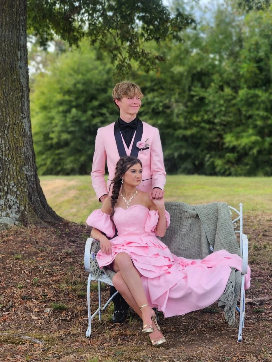 A sweet homecoming couple&mdash;and a little story behind that white bench. 🤍

Near the black barn and lake sits a white metal bench with a special history. It belonged to my dad and was my favorite at his Florida home (hence the fish and beach deta