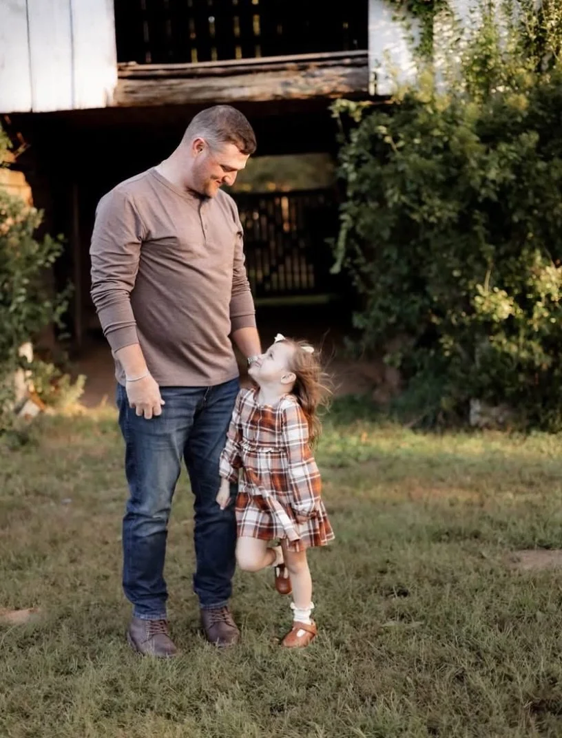 A little last-minute availability at The Daffodil Farm today! 🍂
Beautiful fall weather, gorgeous backdrops, and the perfect opportunity to squeeze in a session before the weekend is over!
📍 Calhoun, GA
📸 @ellie_moody_photography 
🌿 By appointment