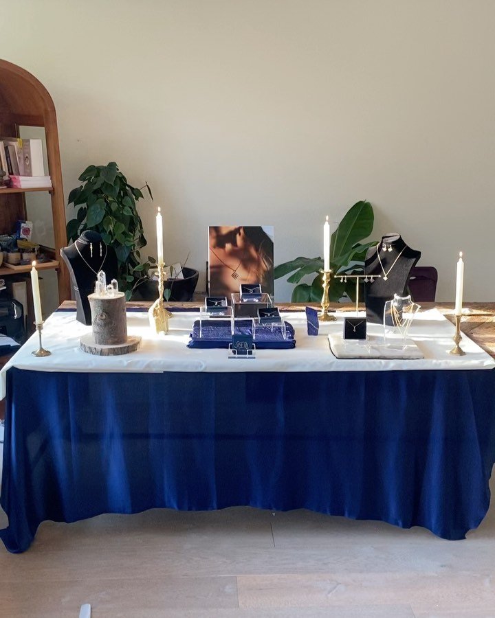 ✨Ready for my first exhibition starting tomorow!
@proefdekunst in Terherne.
🥵This month I have been working around the clock to make this happen: six new pieces, a logo, and my own Sacred Jewel altar 🥰
🤩I am so exited to show this tomorrow!
And