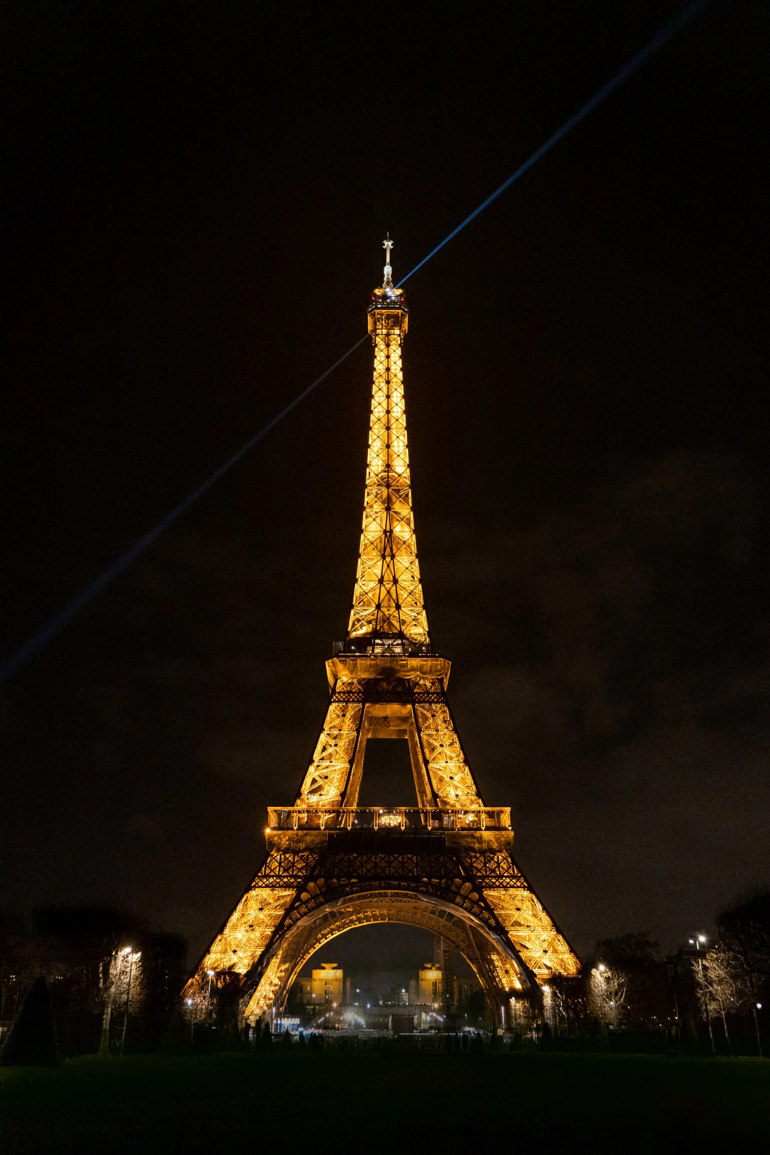 GoldenViewOfTheEiffelTower.jpg