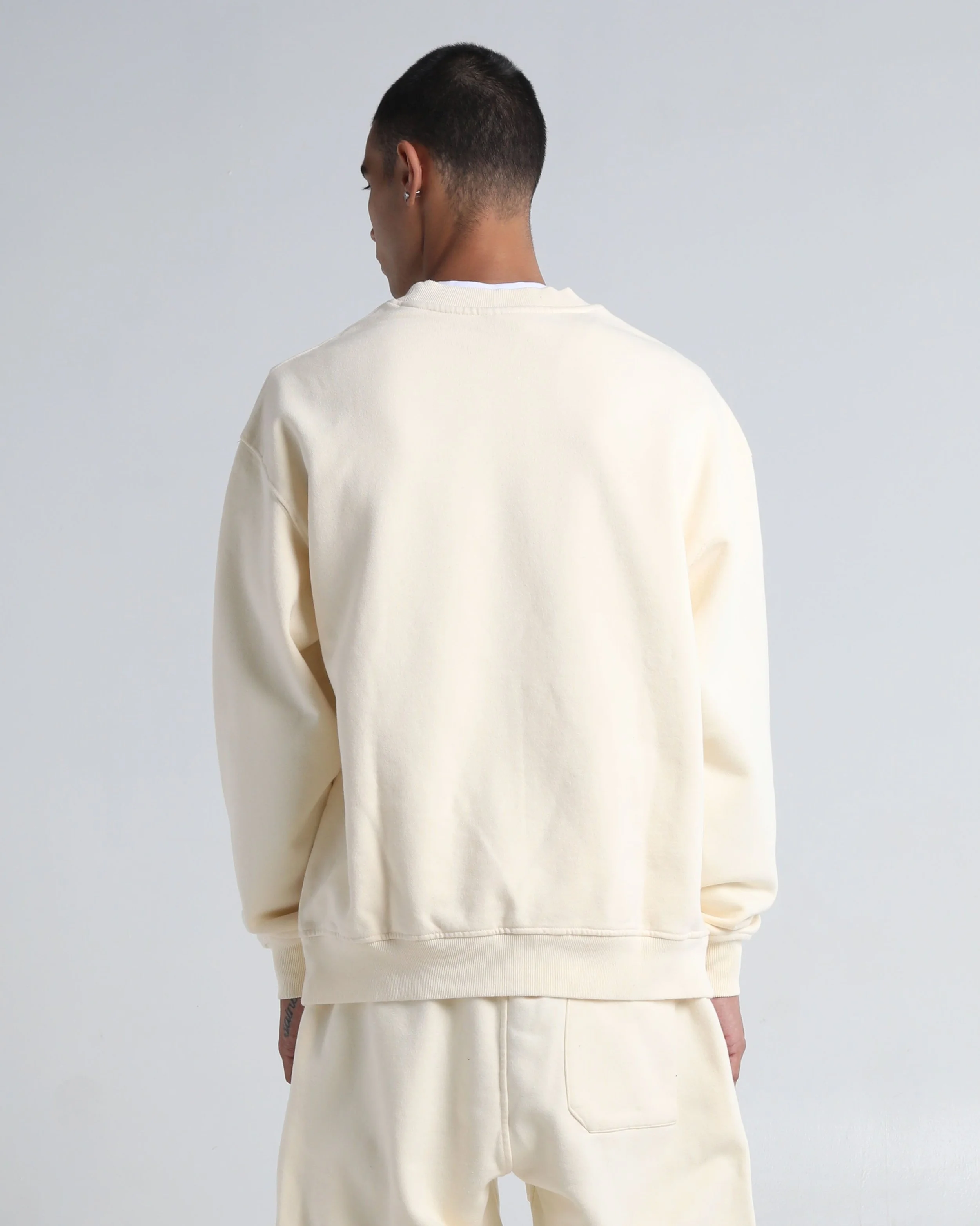 MaxHeavyFleeceGarmentDyeCrewNeck_Cream_003_be00c333-4005-48a1-bd1a-7ca6716eed48.jpg