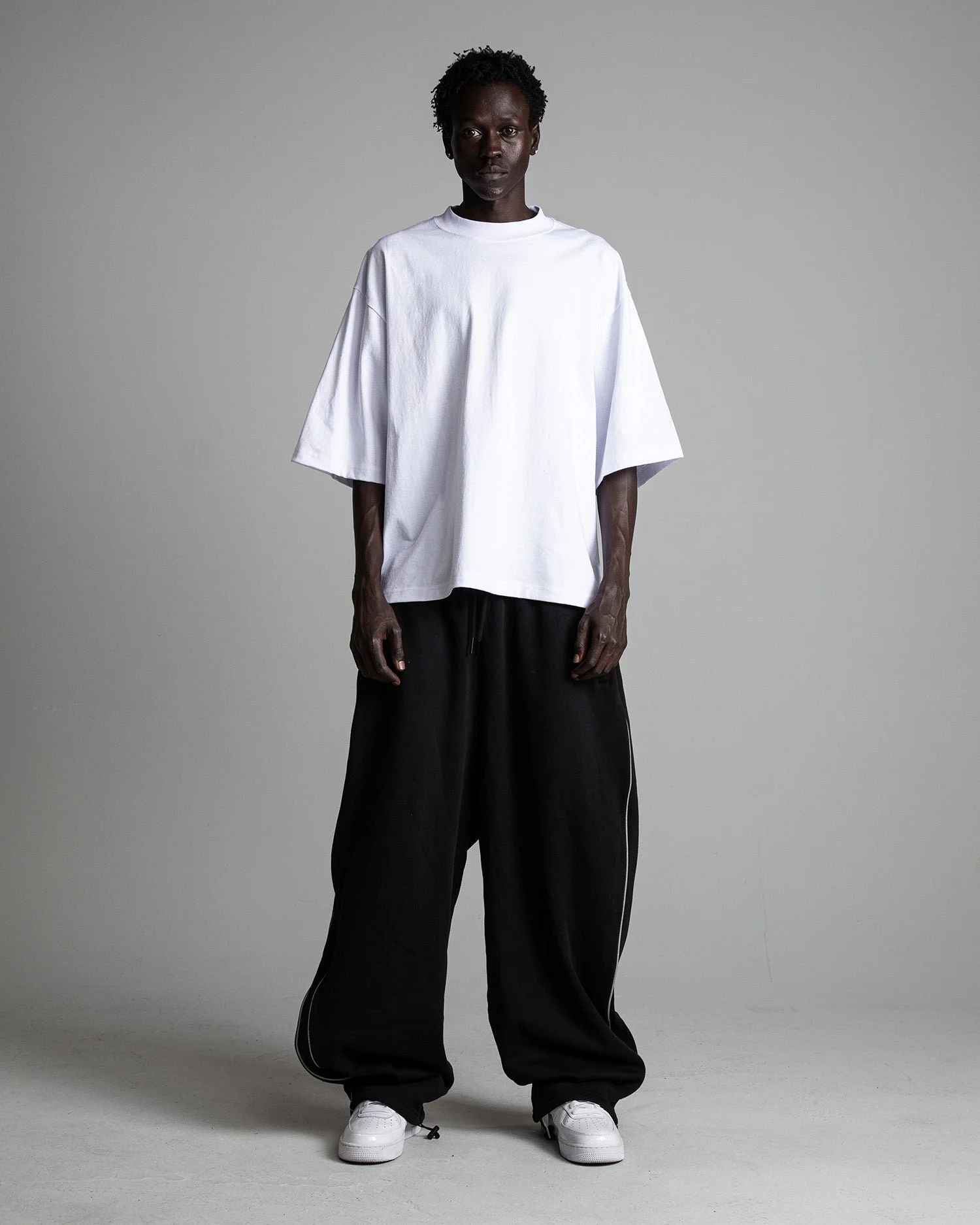 7.5MaxheavyweightOversizedTee_white_fullbody001_0426d2b3-4c6b-4e0b-97f7-ff51575659a4.jpg
