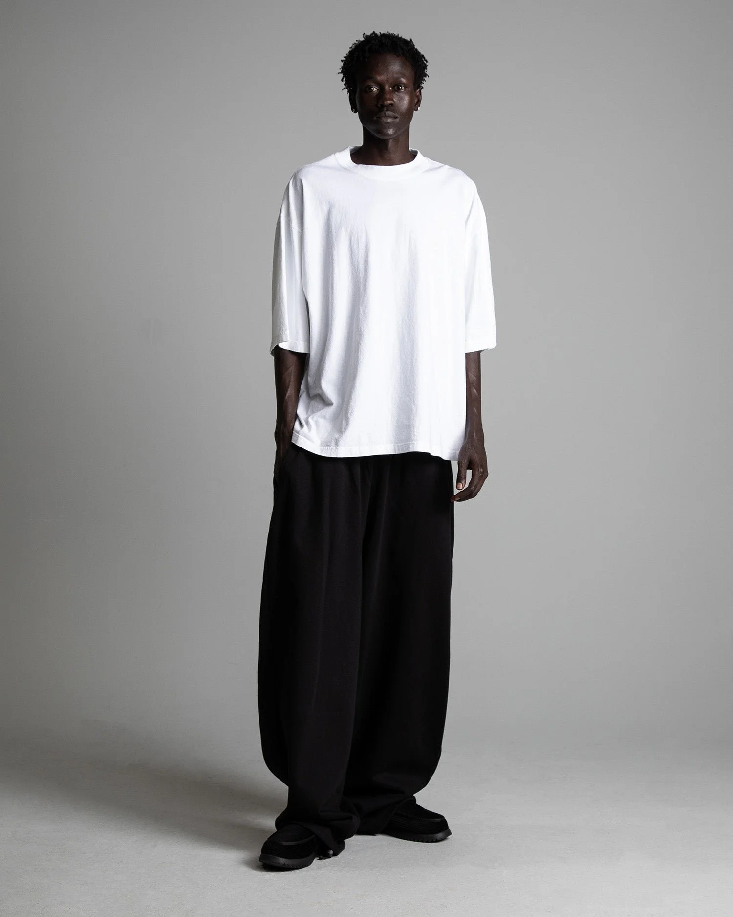 7.5ozMaxHeavyweightGarmentDyeDropShoulder_White_FullBody001.jpg