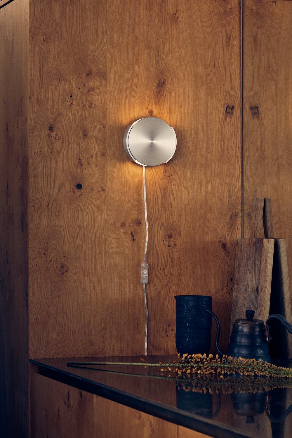 Anton Waldt - Spacer Lamp, Rote Fahne