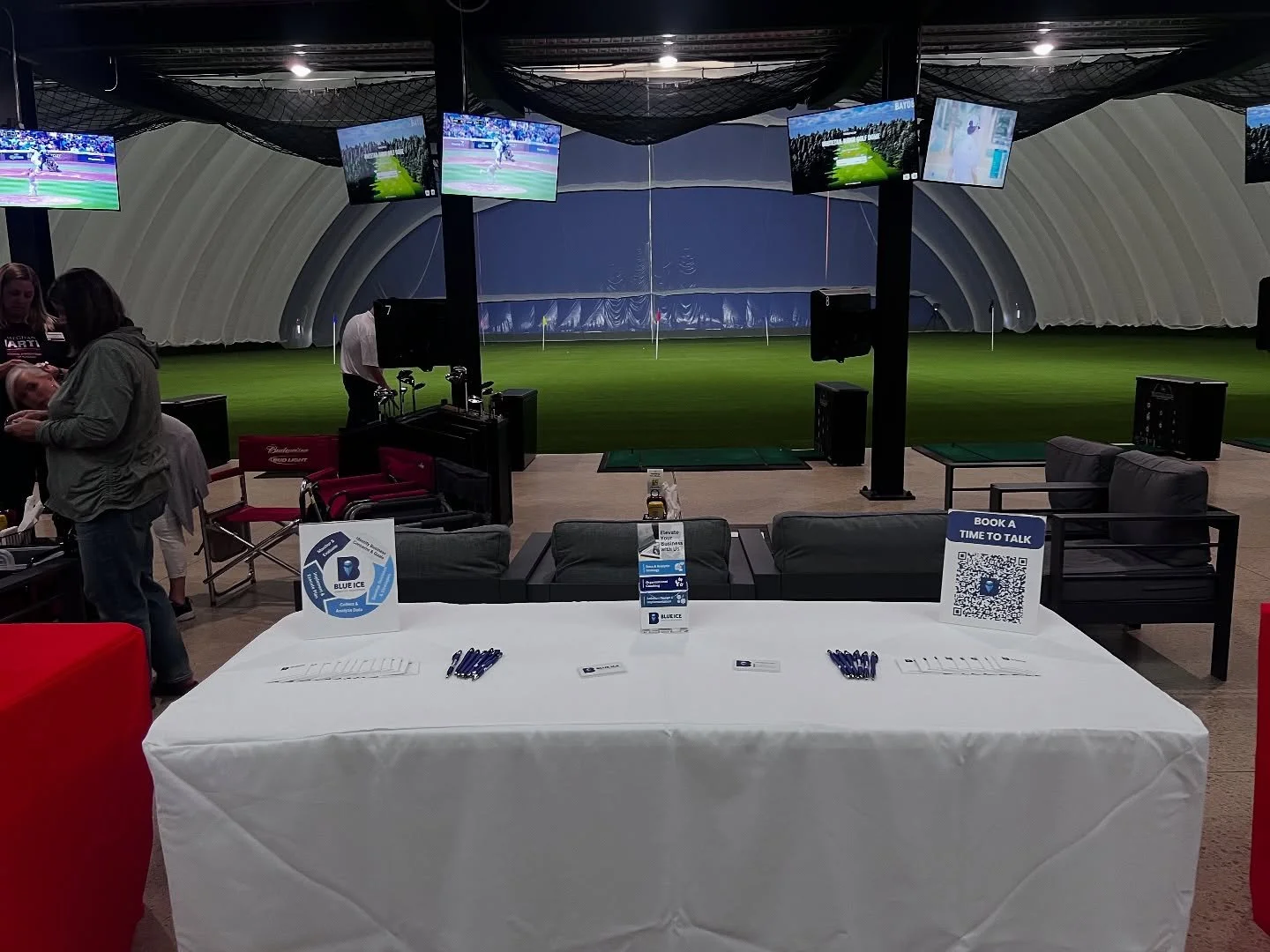 Happy to see new and familiar faces at the New Member Networking Night for the @oswegochamber at @whitetailridgegolf