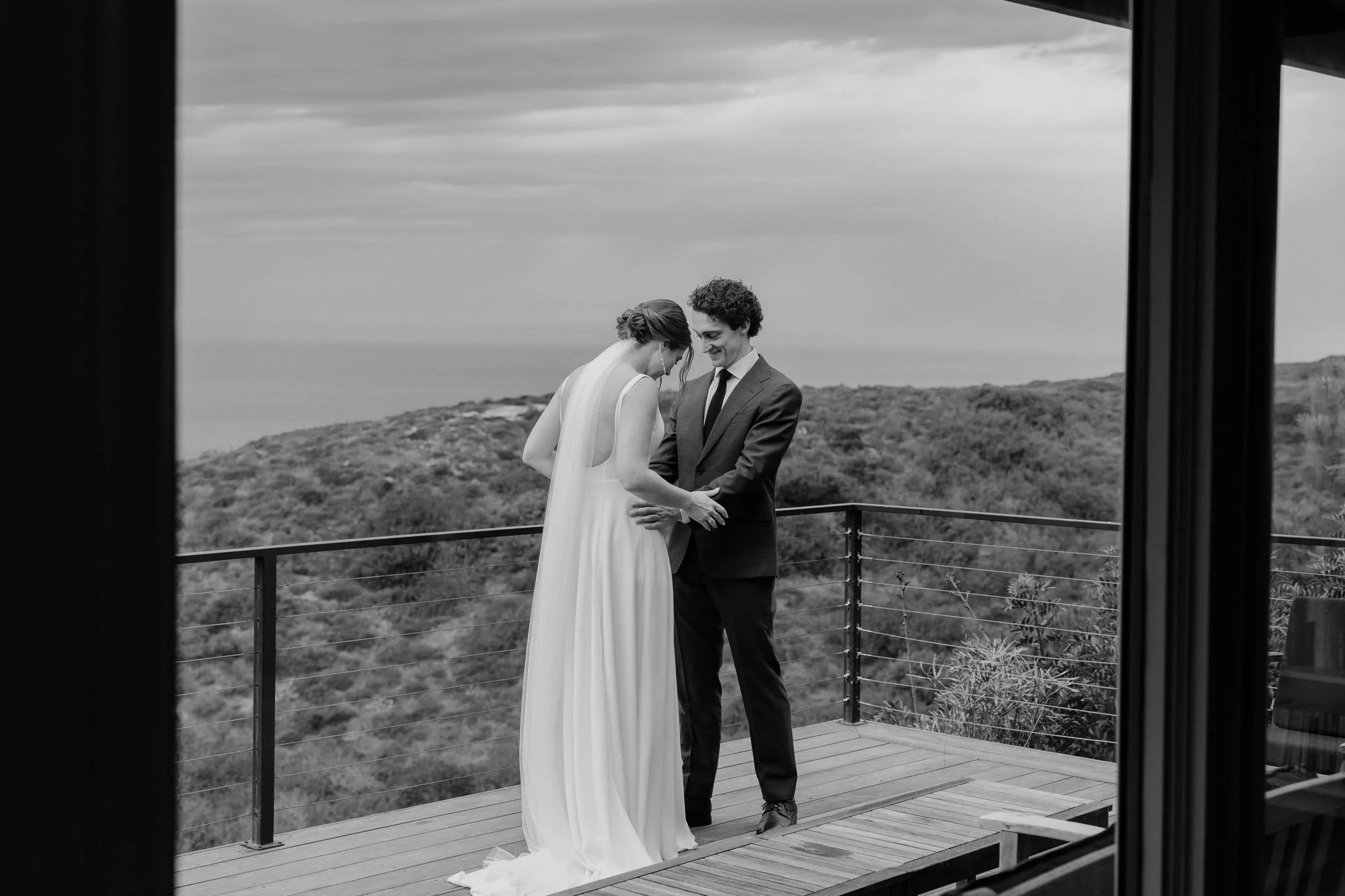 socal-southern-california-wedding-photographer-san-diego-scripps-seaside-forum-la-jolla-ocean-view-24.jpg