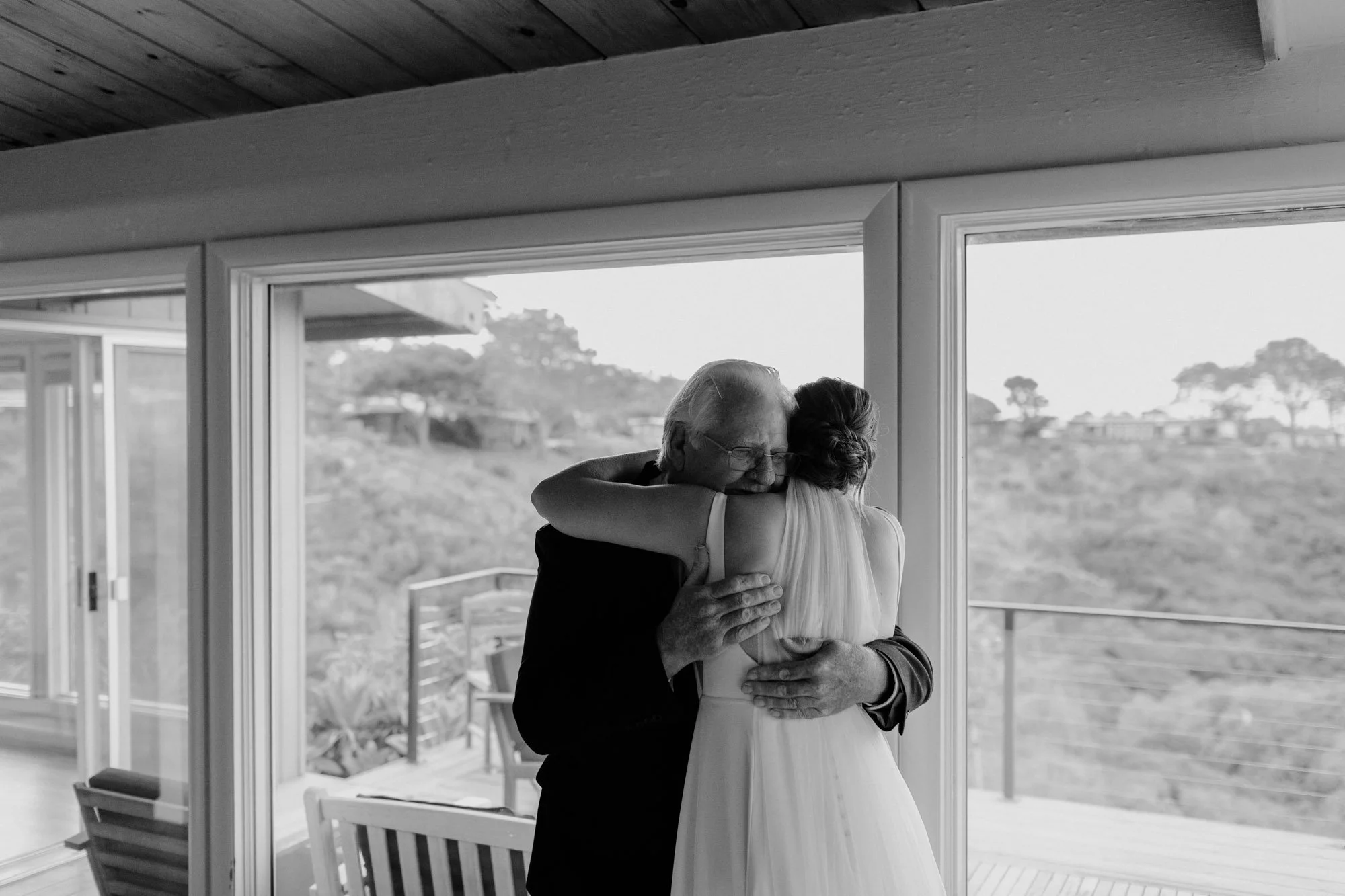 socal-southern-california-wedding-photographer-san-diego-scripps-seaside-forum-la-jolla-ocean-view-19.jpg