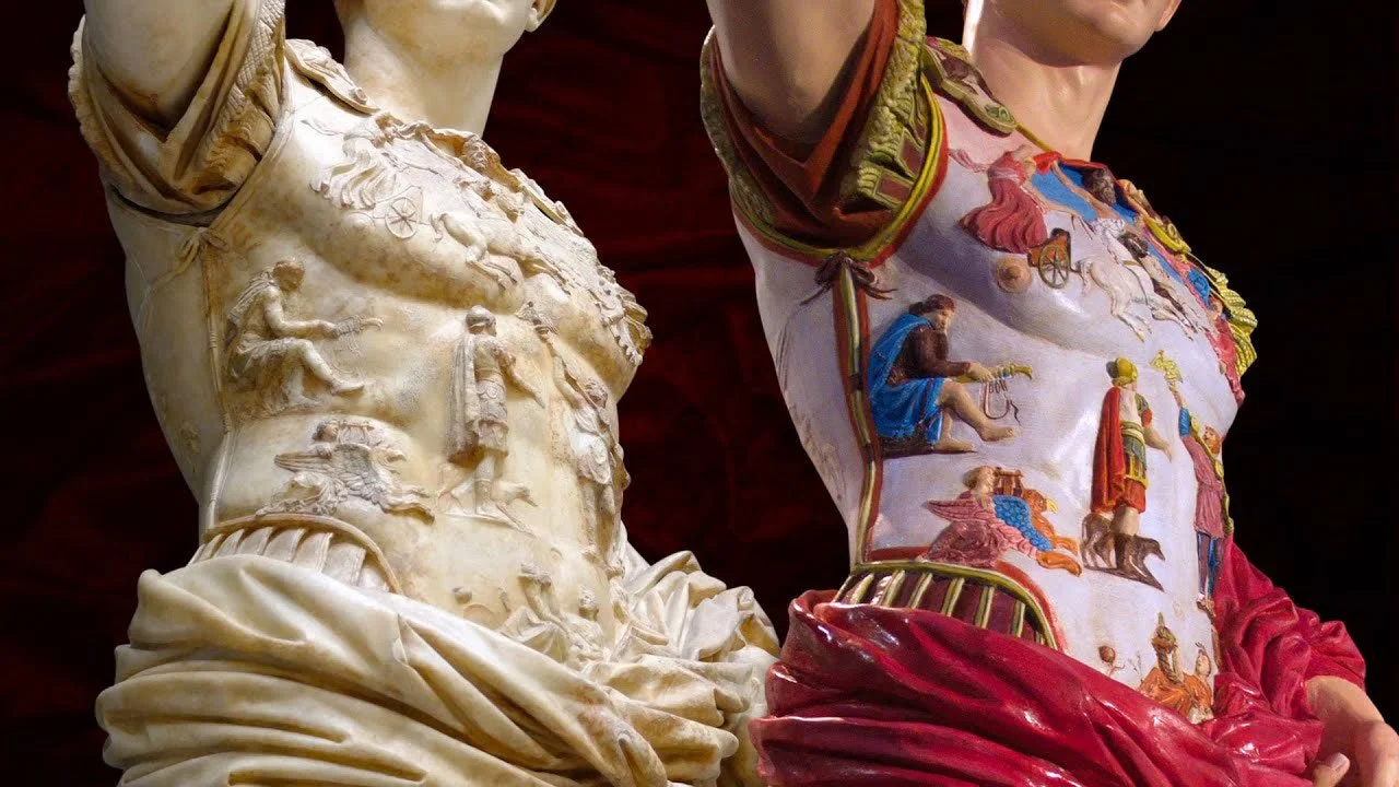 Side-by-side comparison of an ancient statue before and after polychrome reconstruction.